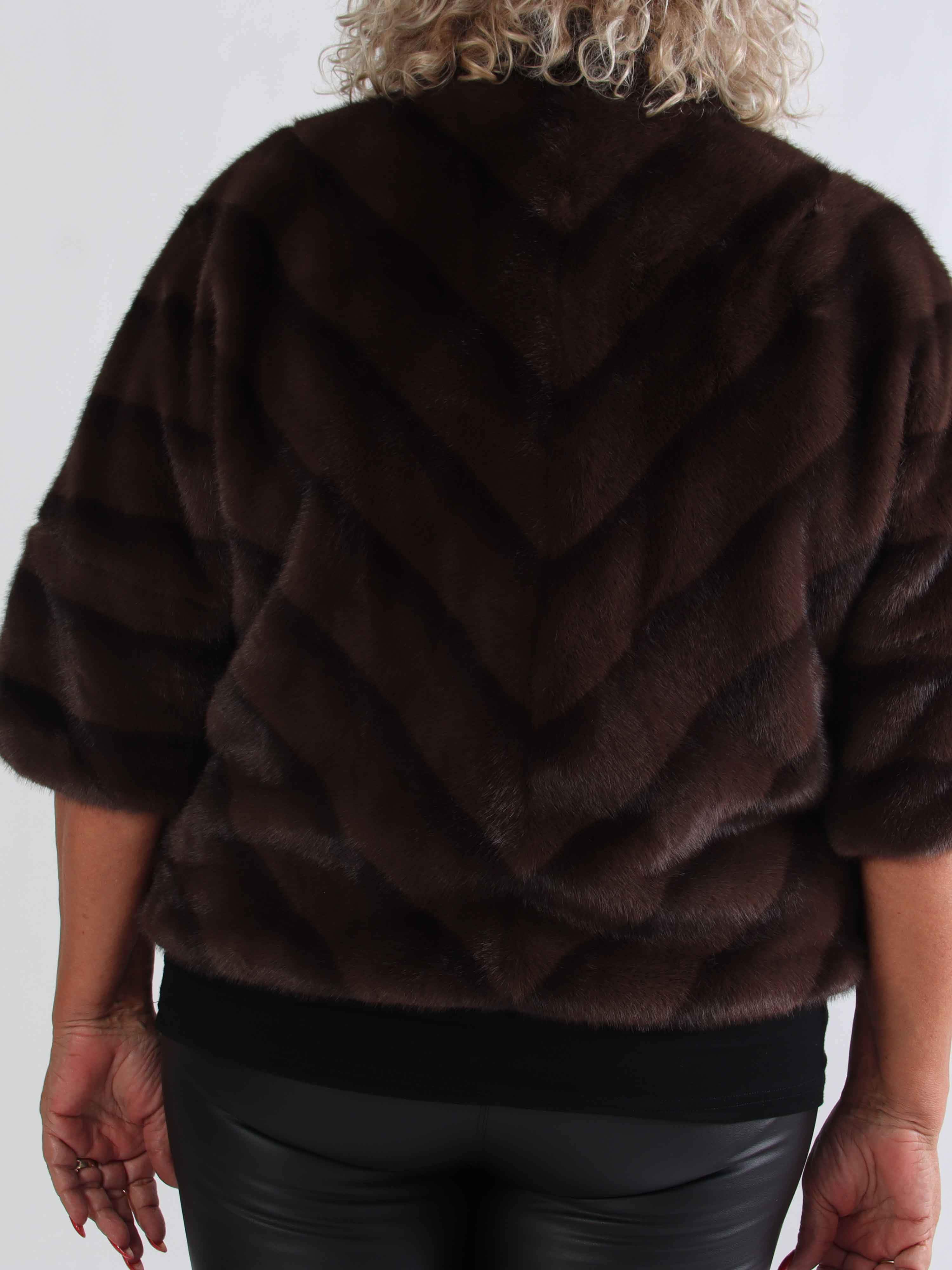Torrey - Elegant plus size fuskpälsjacka i ljusbeige med 3/4 ärmar