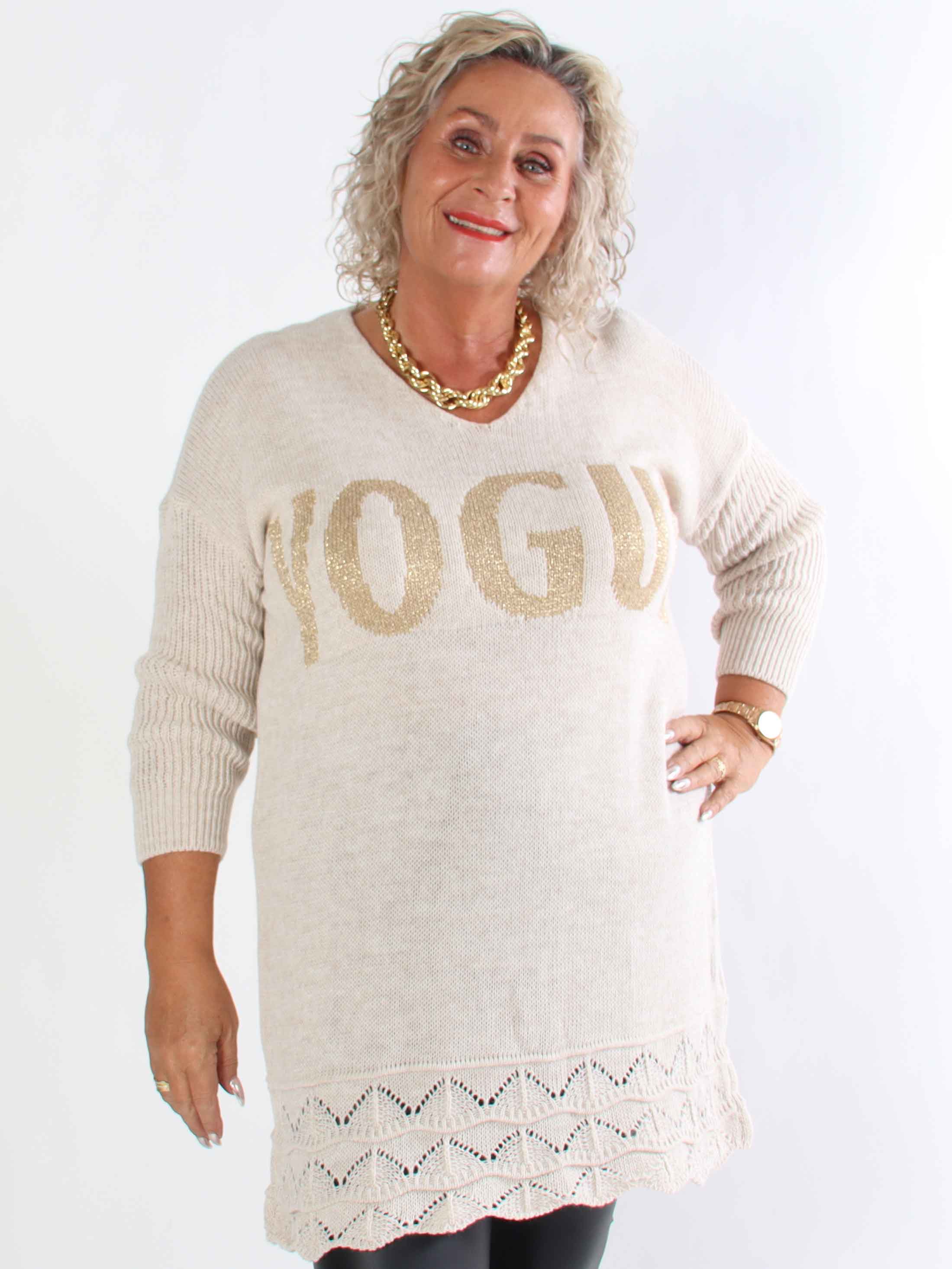 Rebeca Gold - Stickad plus size blus med VOGUE och mönster nedtill