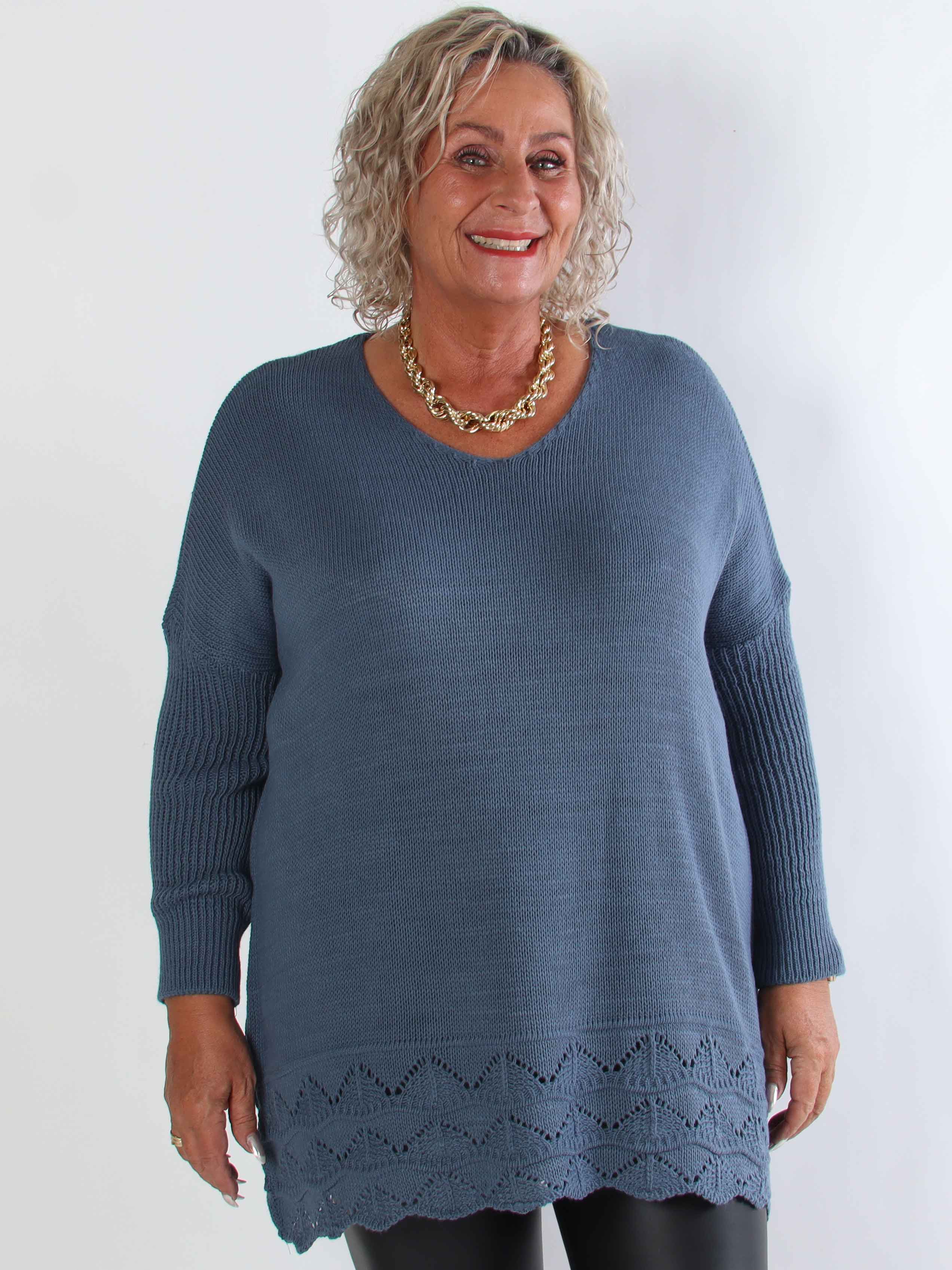 Rebeca - Enfärgad stickad plus size blus med mönster nedtill