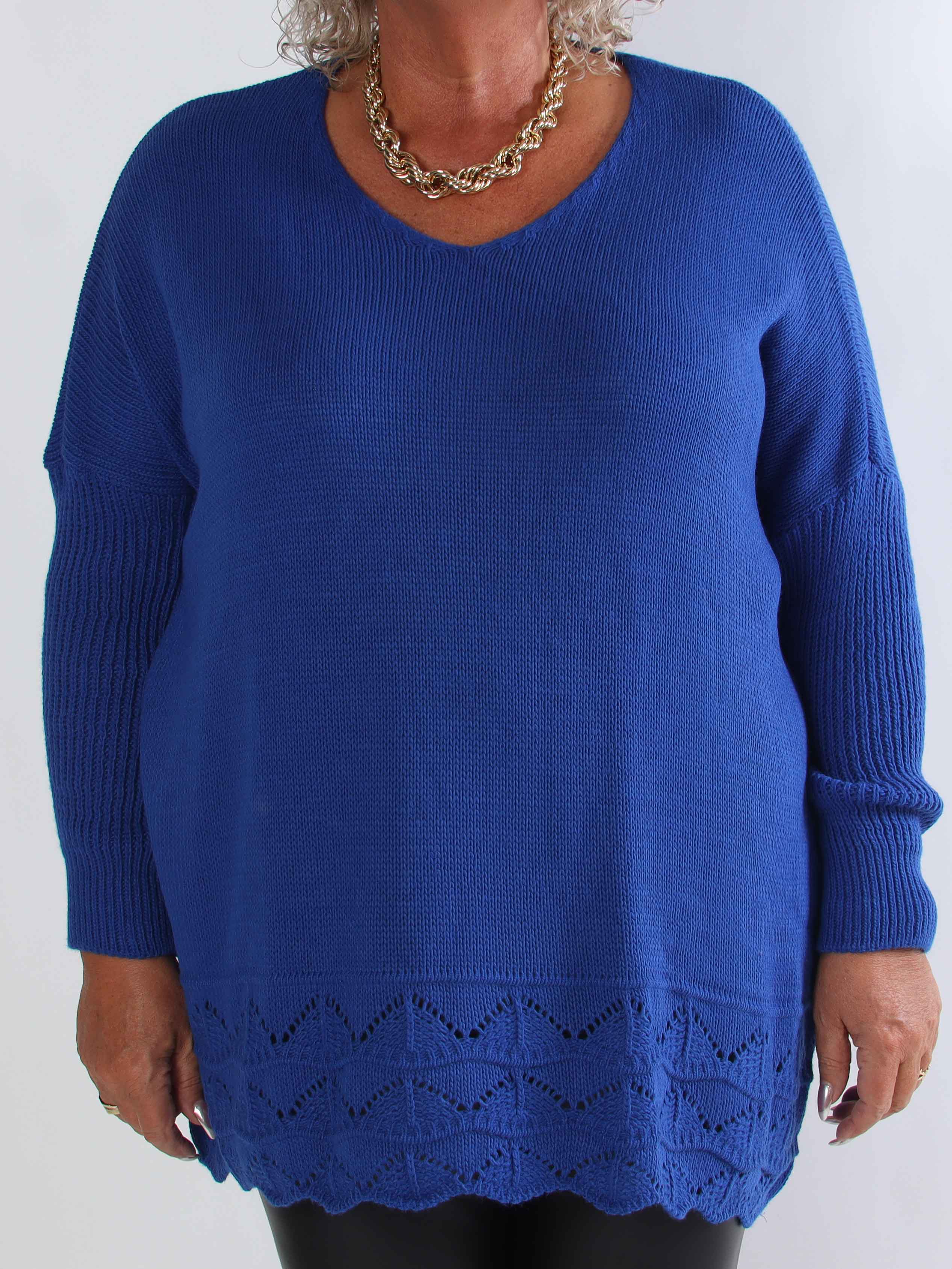Rebeca - Enfärgad stickad plus size blus med mönster nedtill