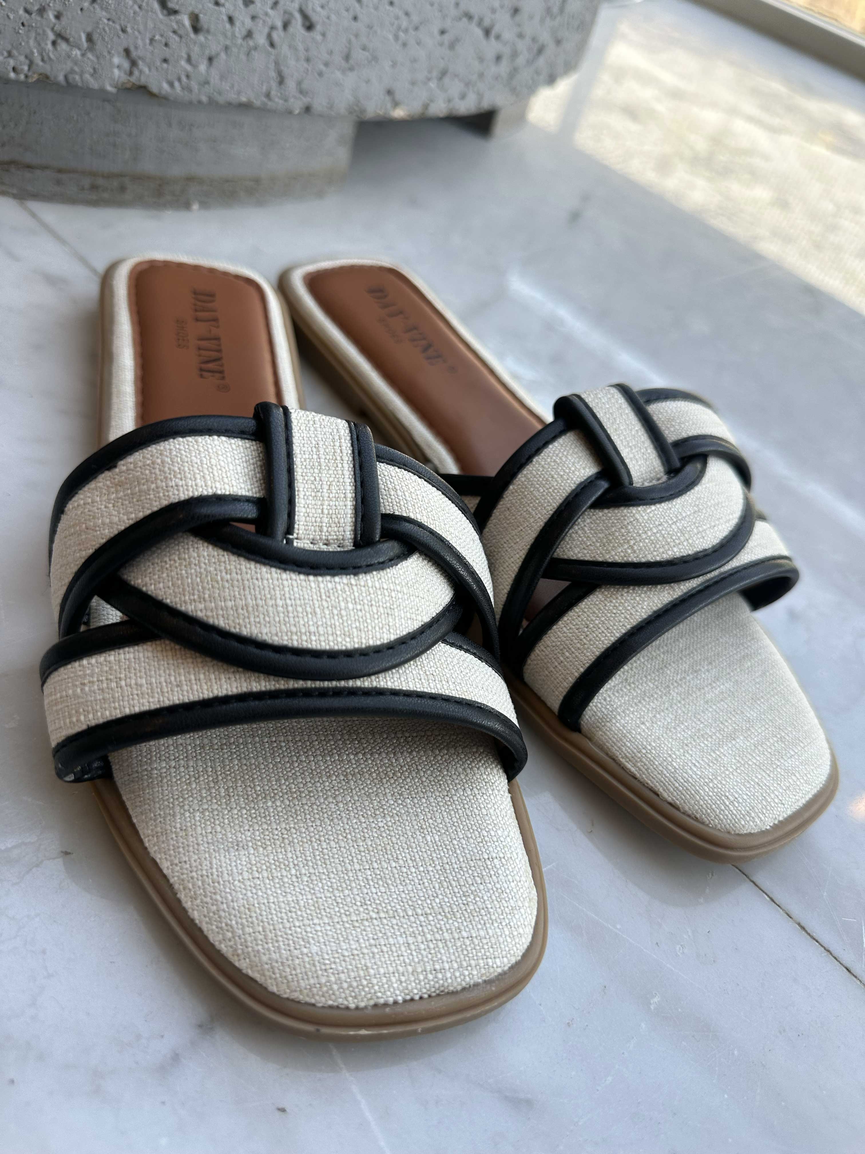 Valerie - Sandaler med flätade detaljer