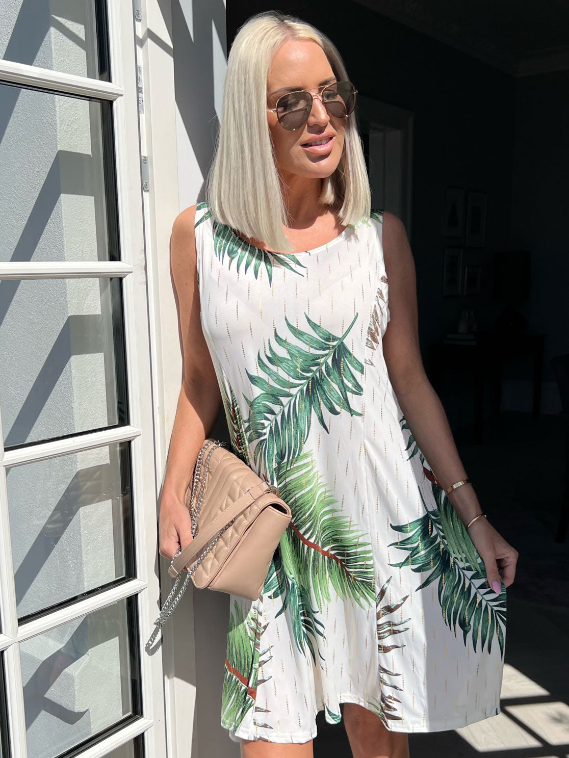 Maj Palm - Söt elastisk sommarklänning med palmmönster