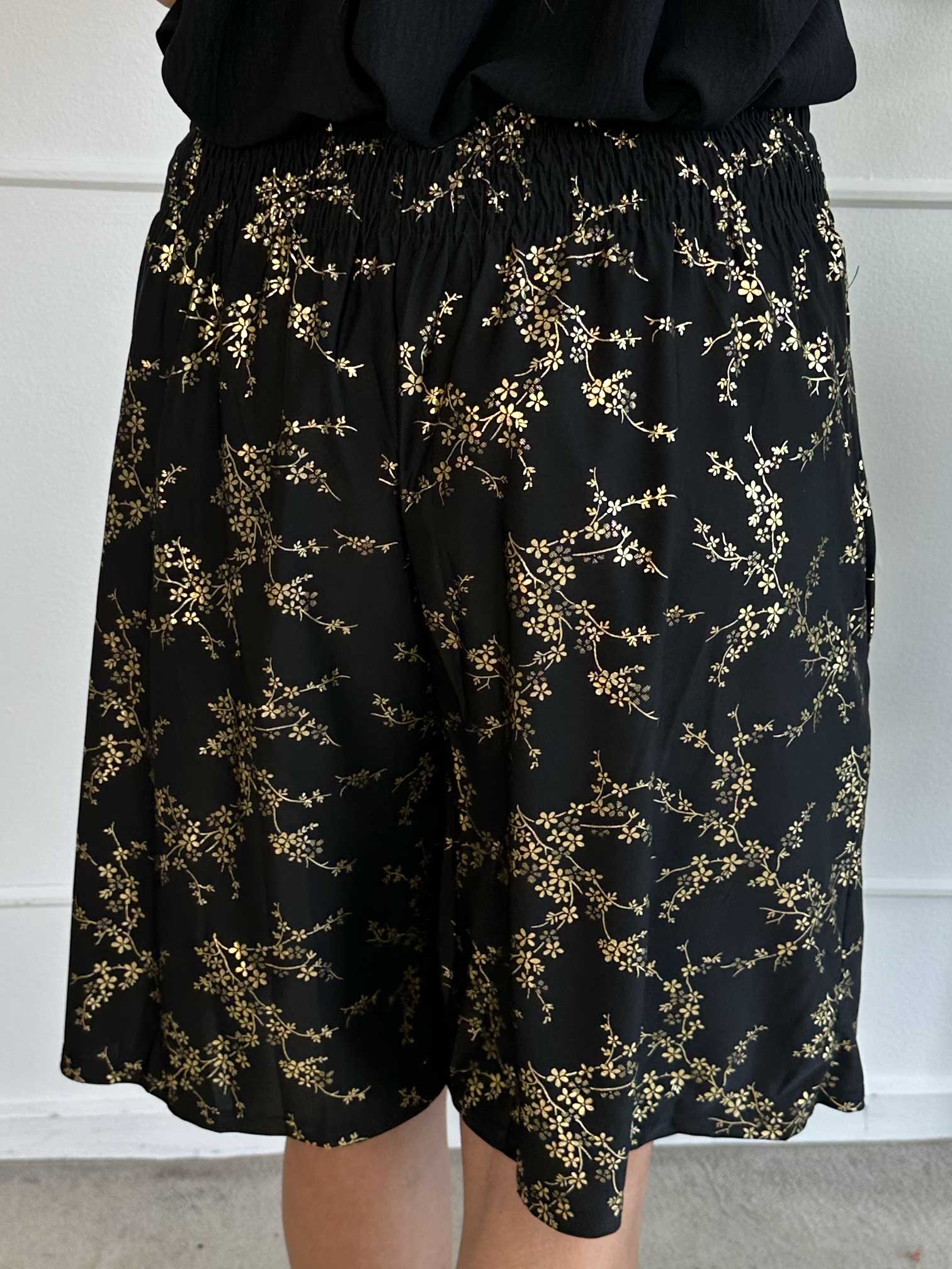 Pams Gold Short Knickers - Shorts i elastiskt tyg med resårkant