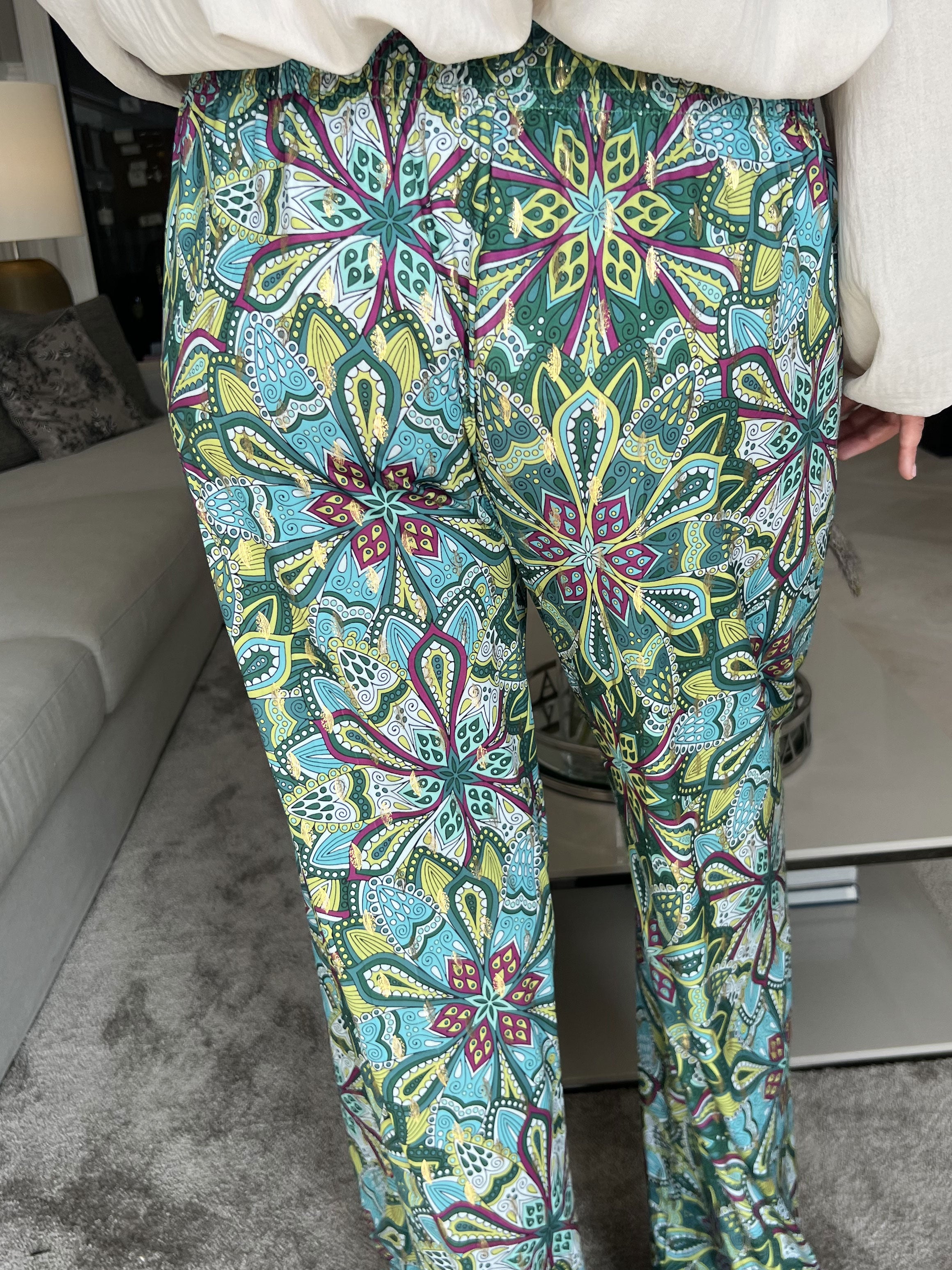 Pams Pants Multi - Lösa mönstrade byxor i elastiskt tyg