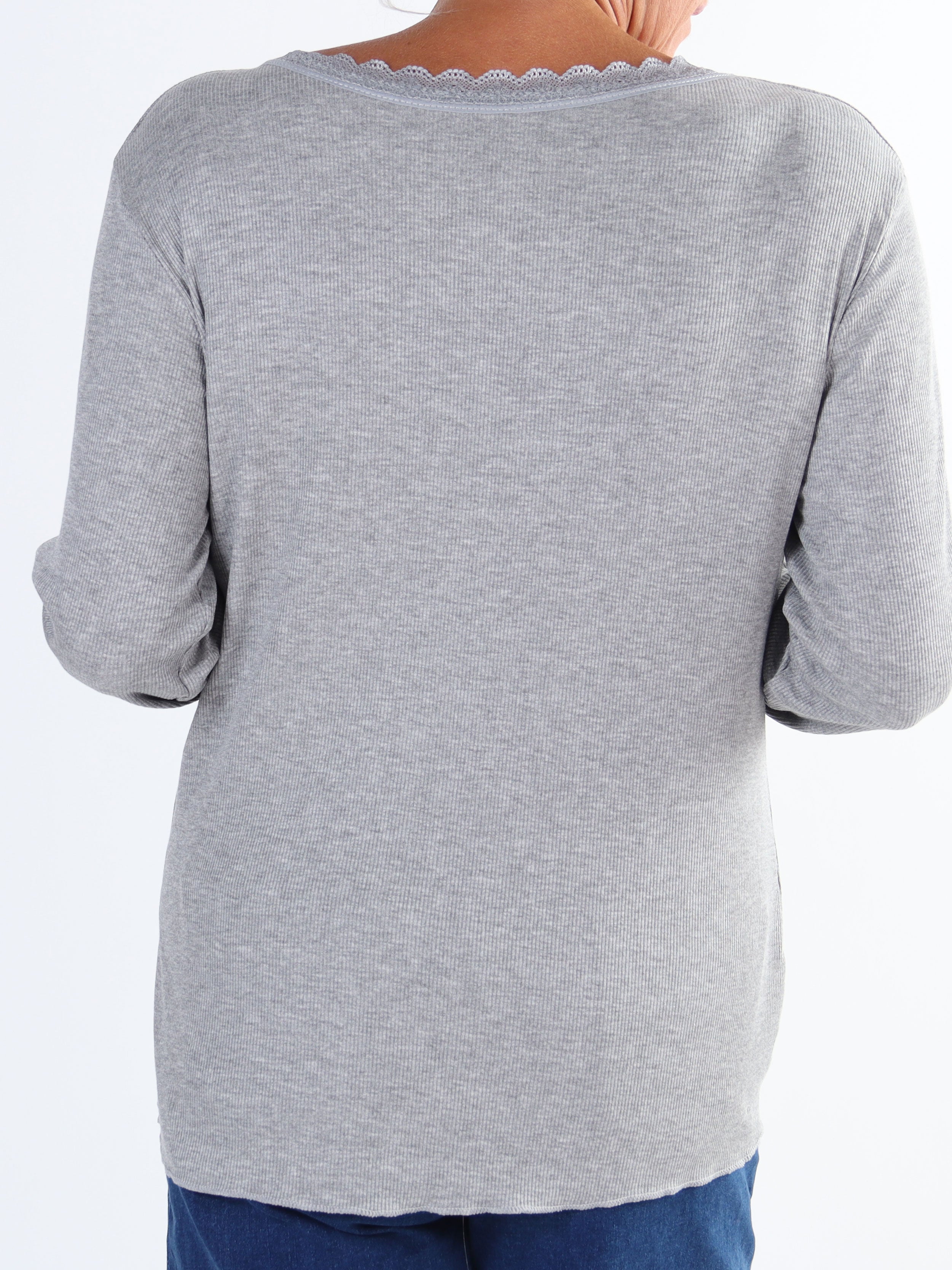 Ibina Long Sleeve - Plus size blus med veck och spetskant