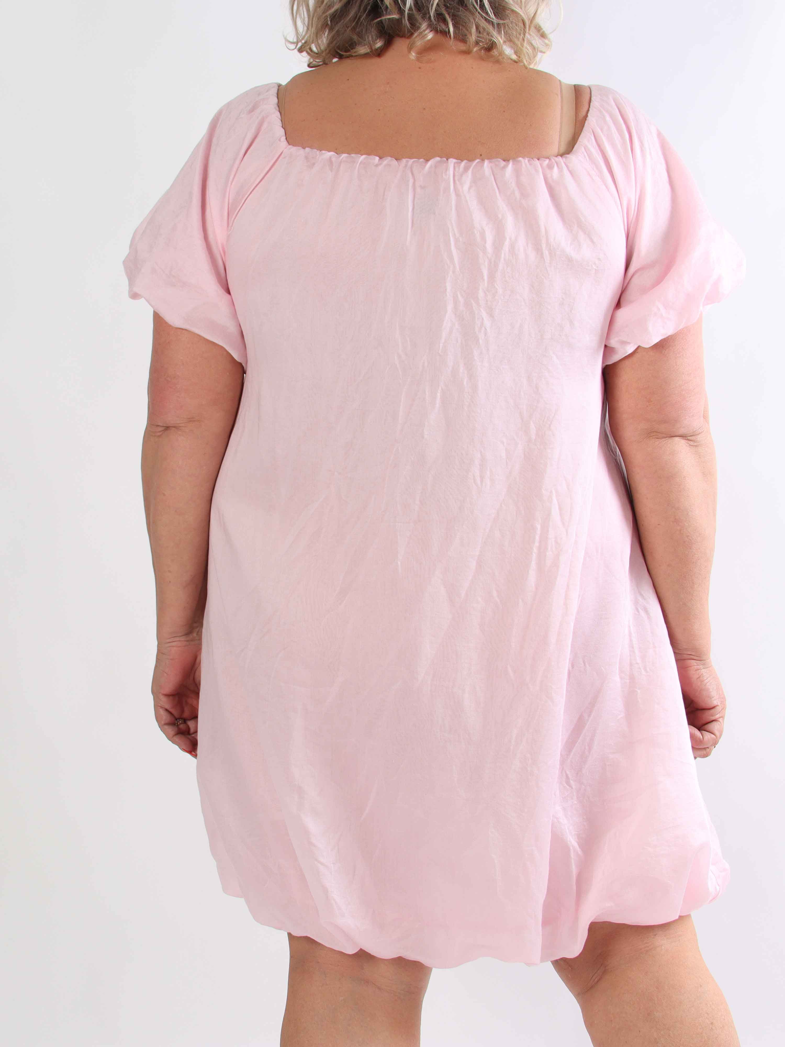 Isabel - Luftig plus size kjole i viskose med let puf-effekt