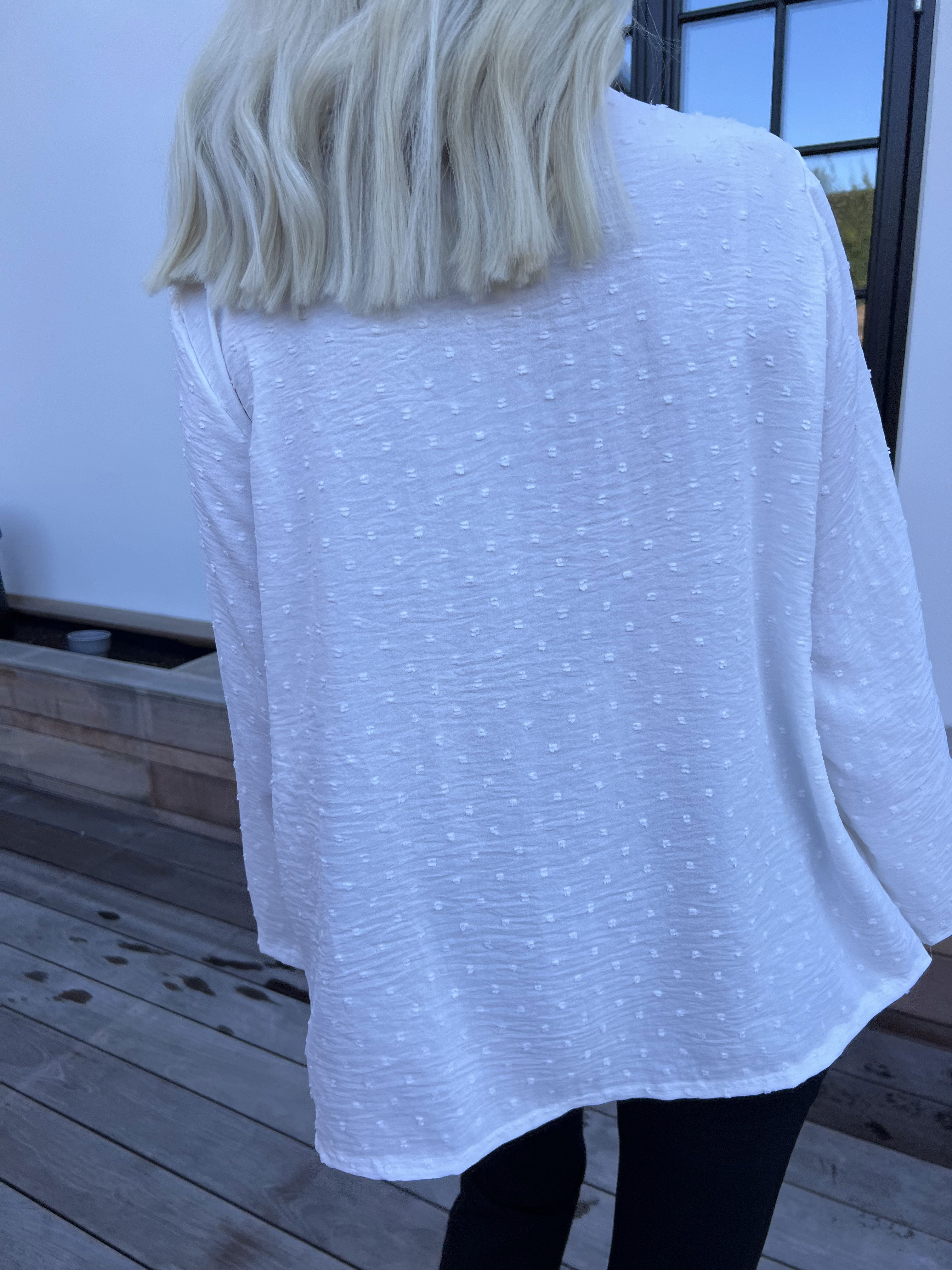 Iselin - Söt tunika med prickiga detaljer och silverknappar