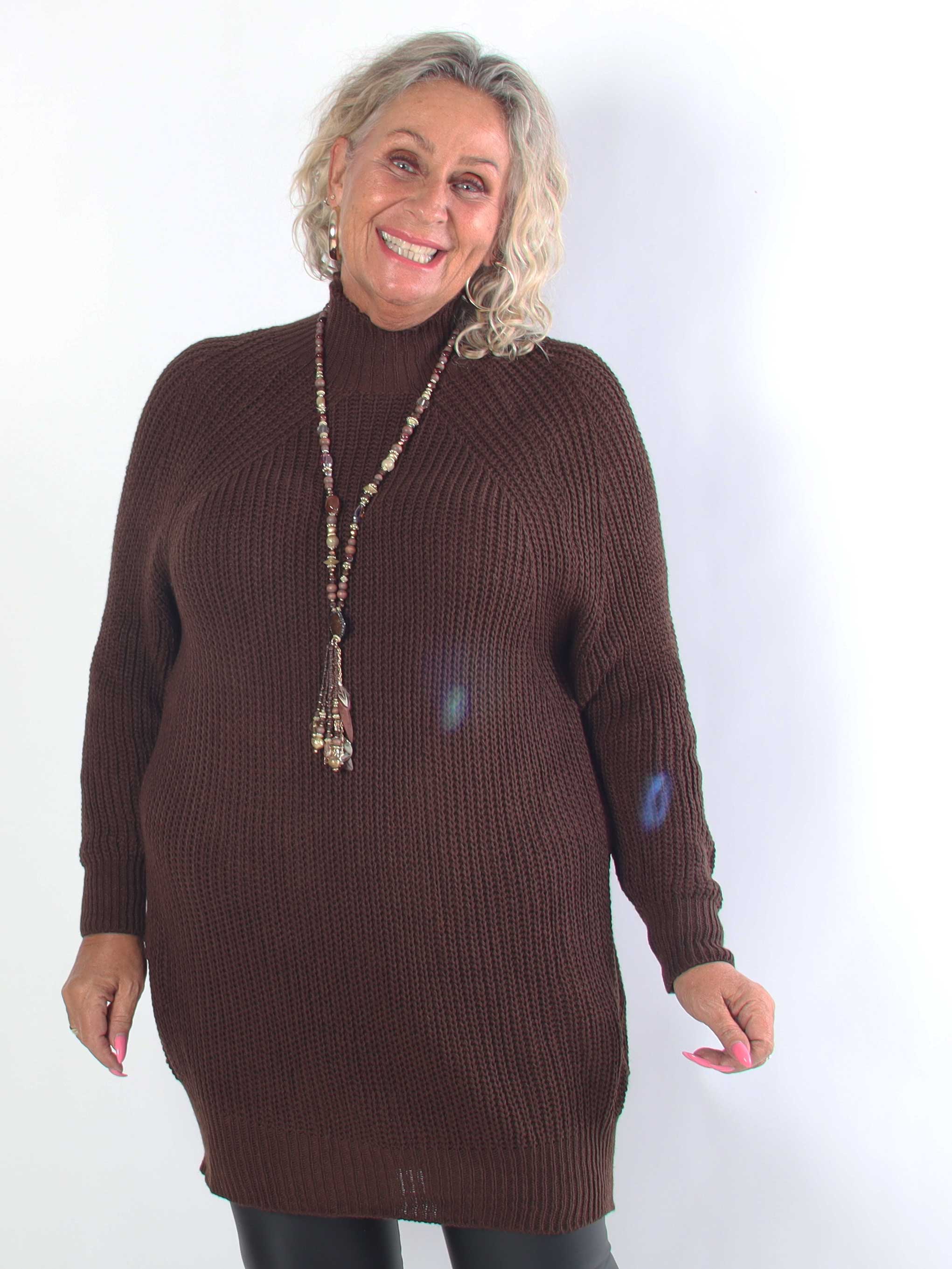 Isolde - Plain plus size strikkjole med høj hals