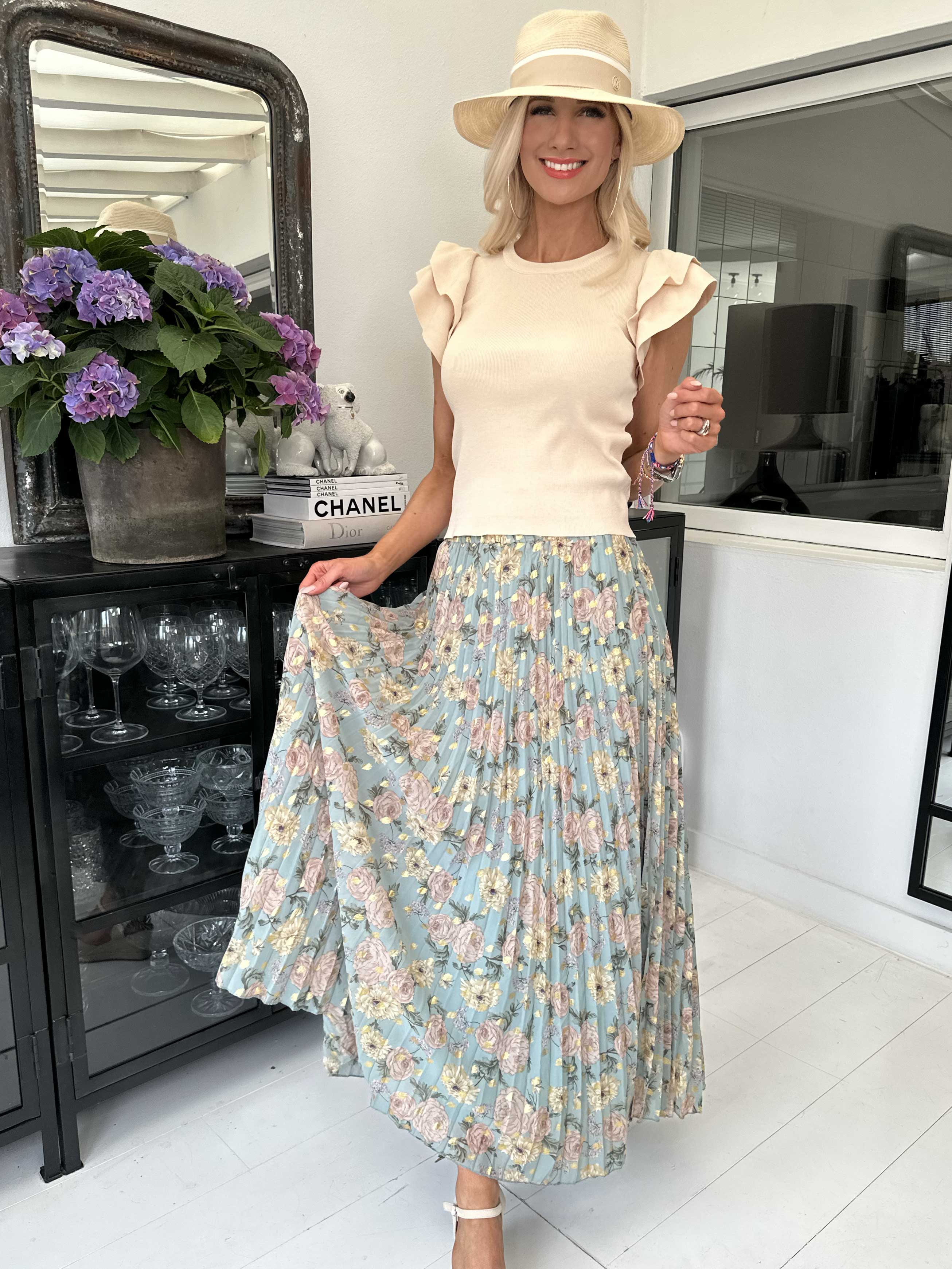 Josefine - Söt plisserad kjol med blommigt mönster