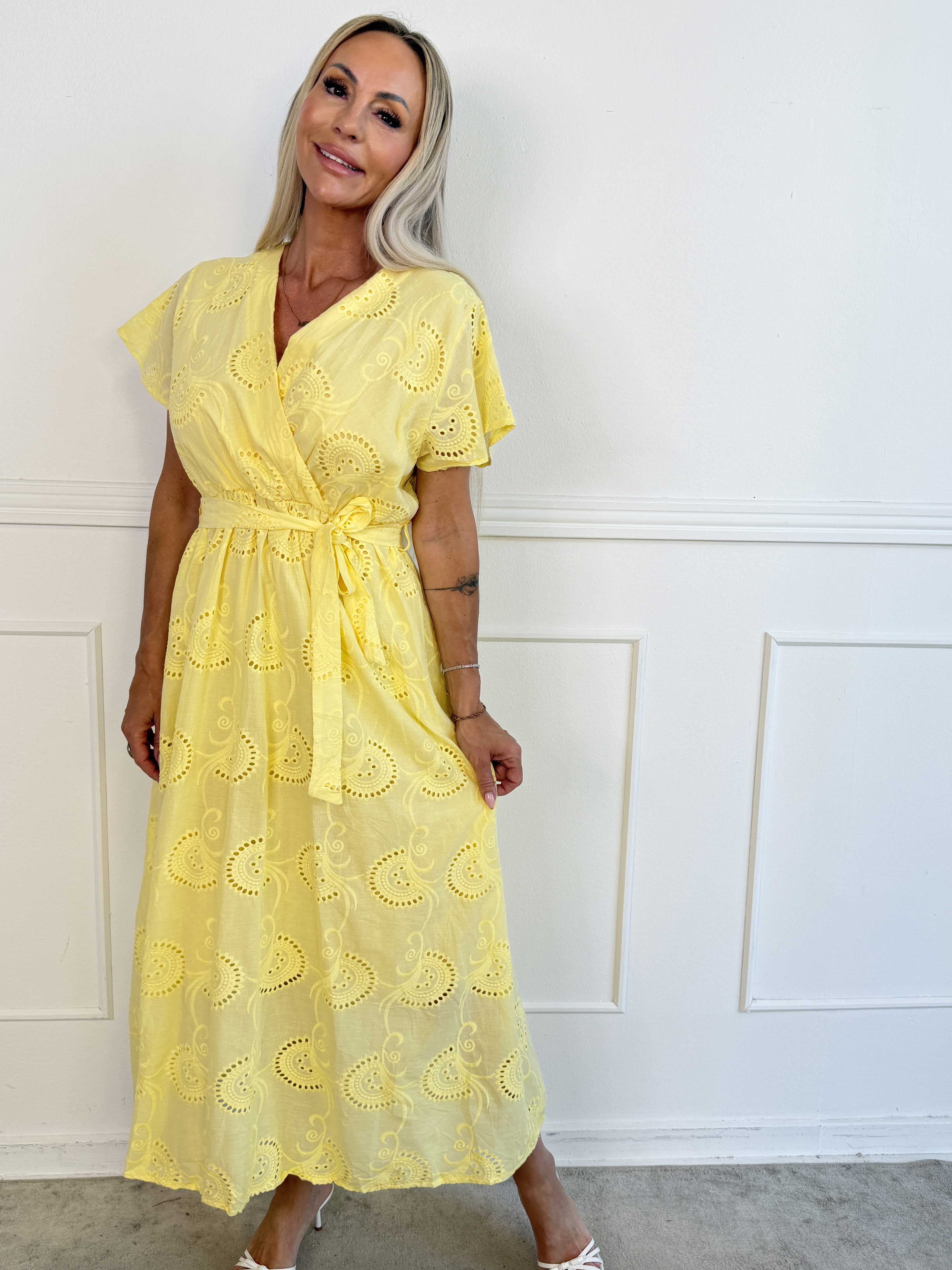 Junia - Sød sommerkjole med broderie anglaise i viskose