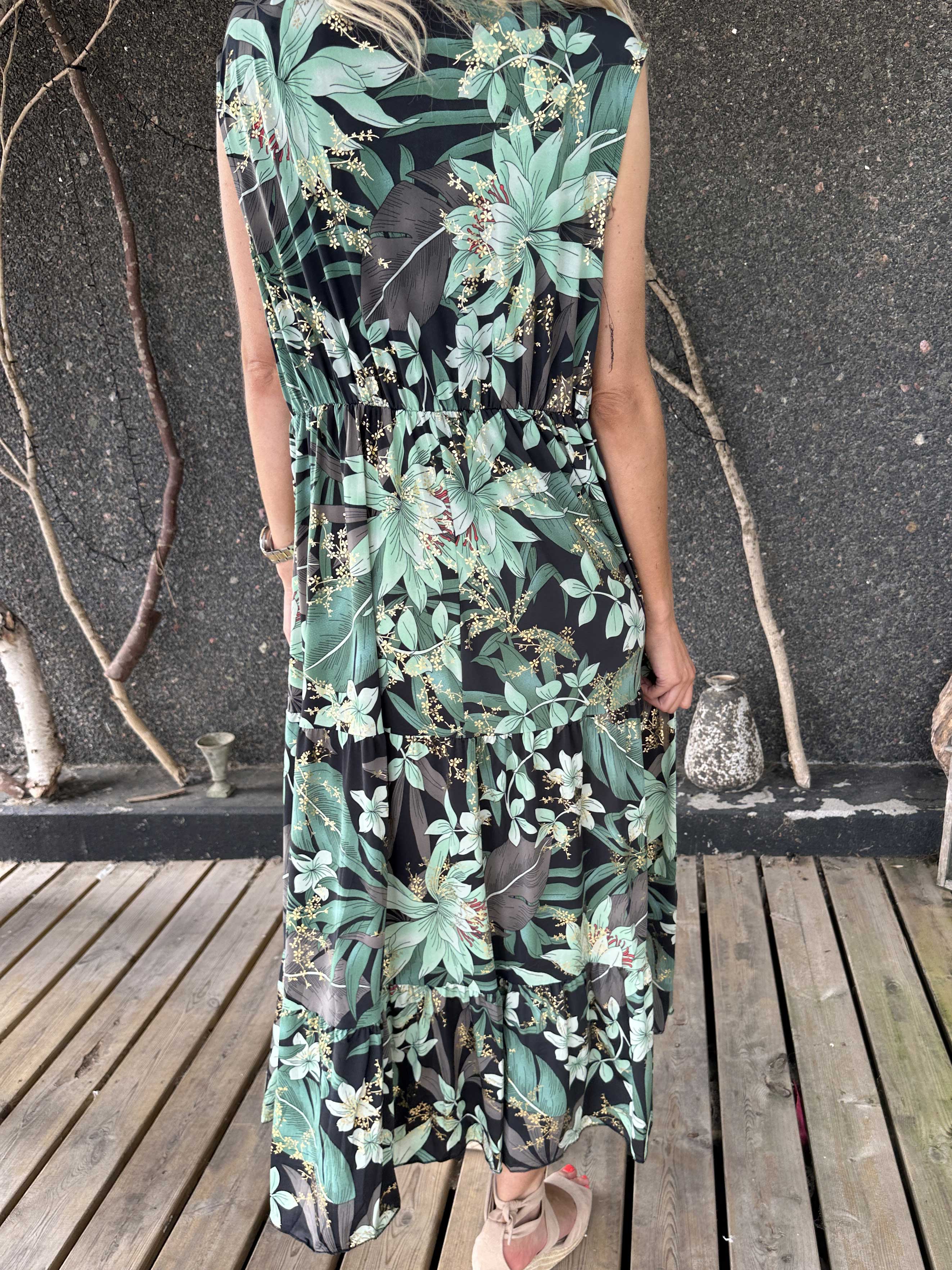 Karini - Lång elastisk blommig klänning med lager på lager look