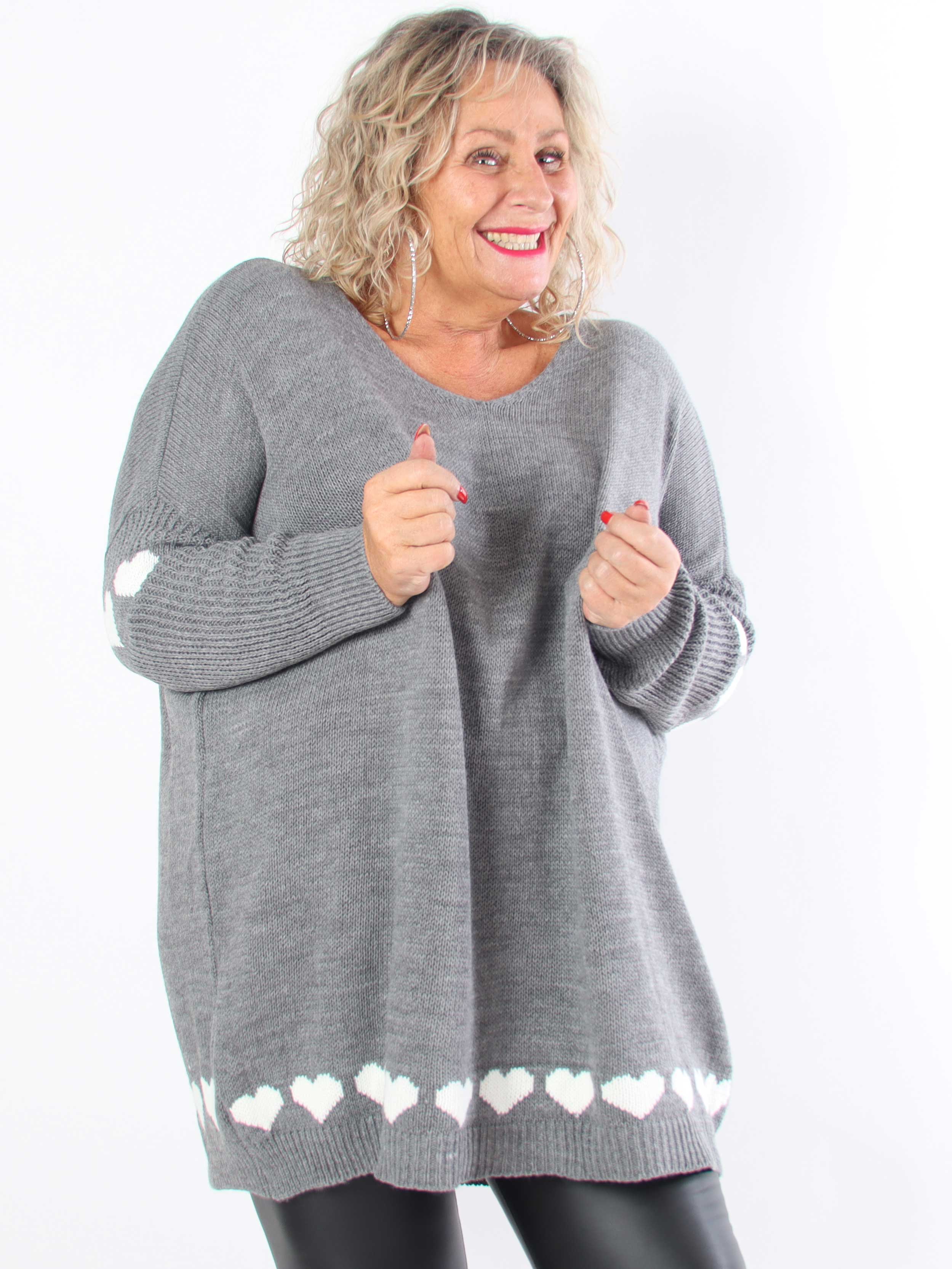 Katerina - Plus size-stickad tröja med söta hjärtdetaljer