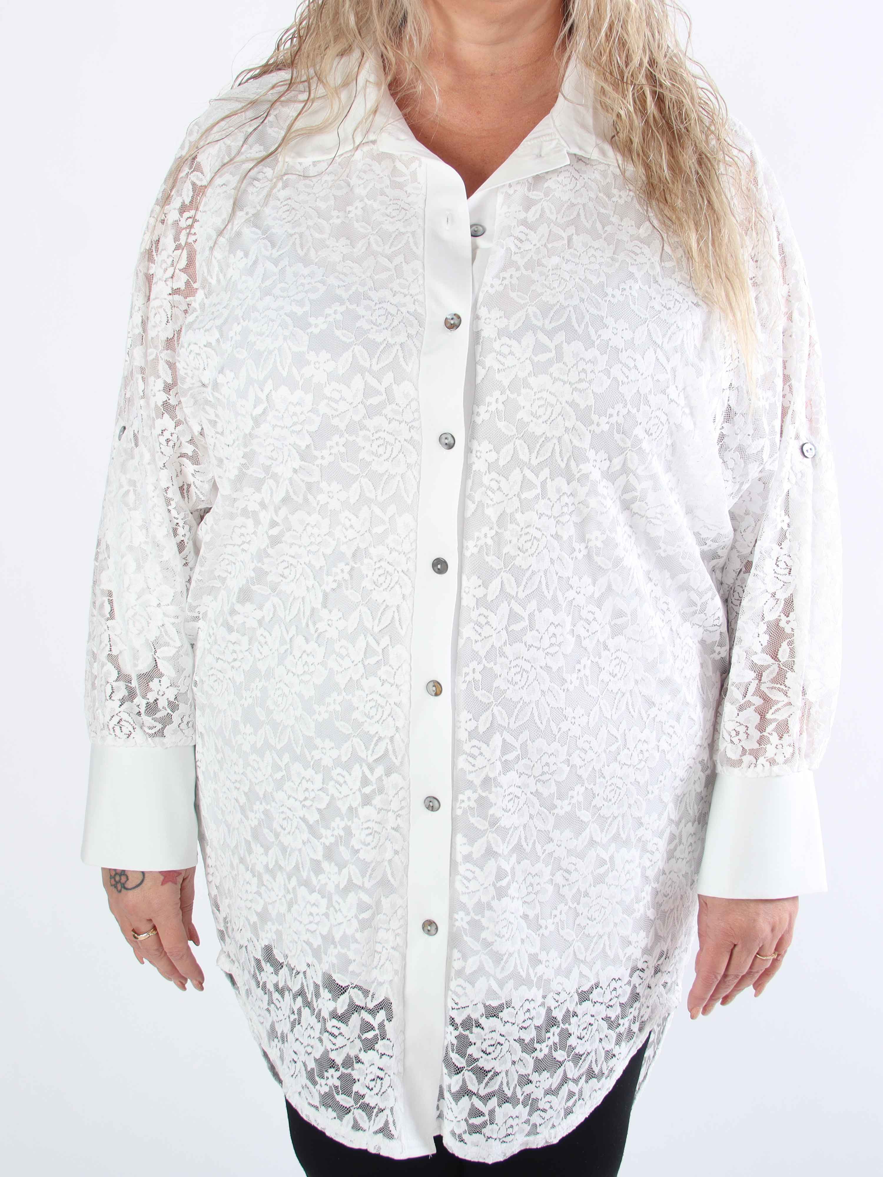 Katherine - Söt plus size-skjorta i spets