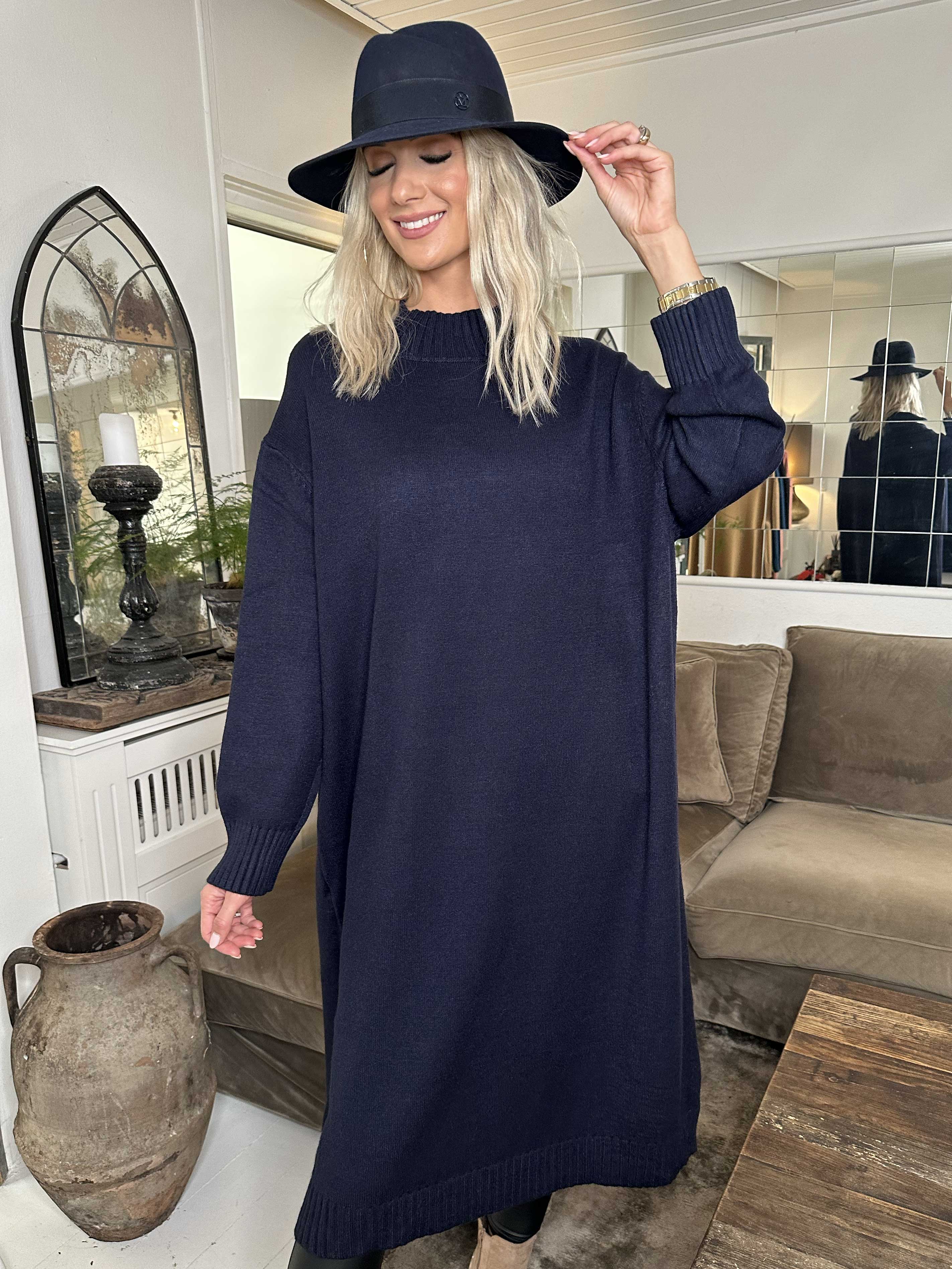 Katia - Snygg mjuk stickad klänning
