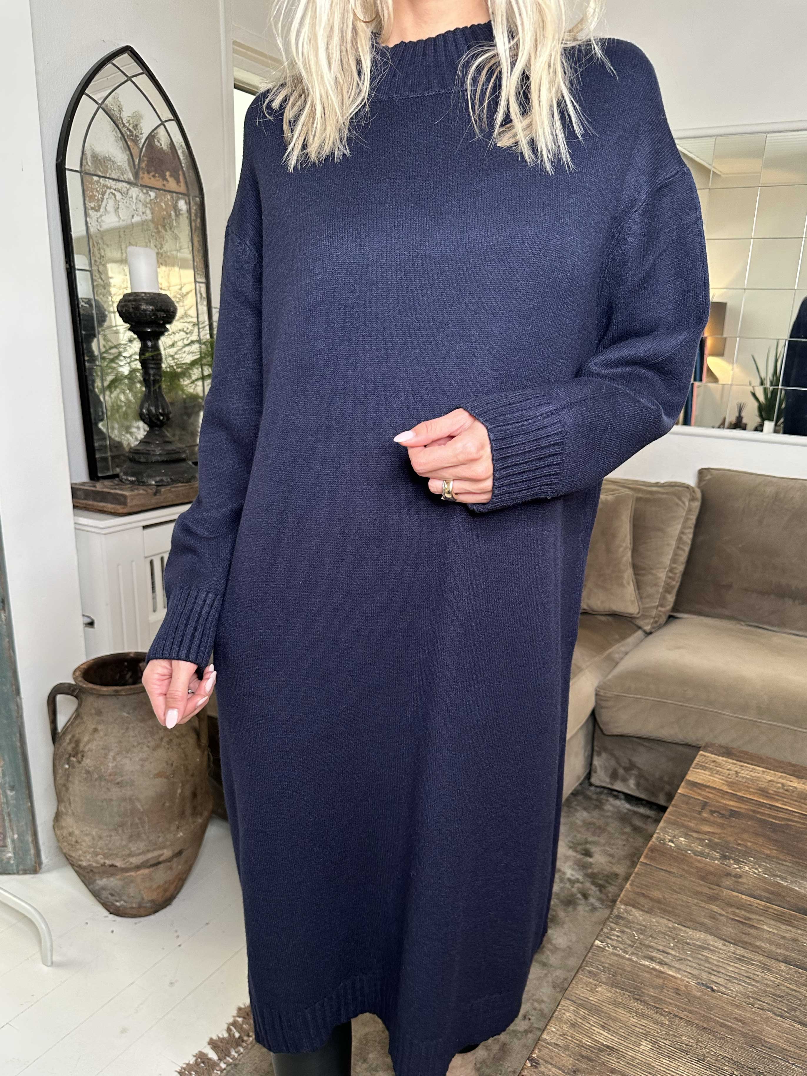 Katia - Snygg mjuk stickad klänning