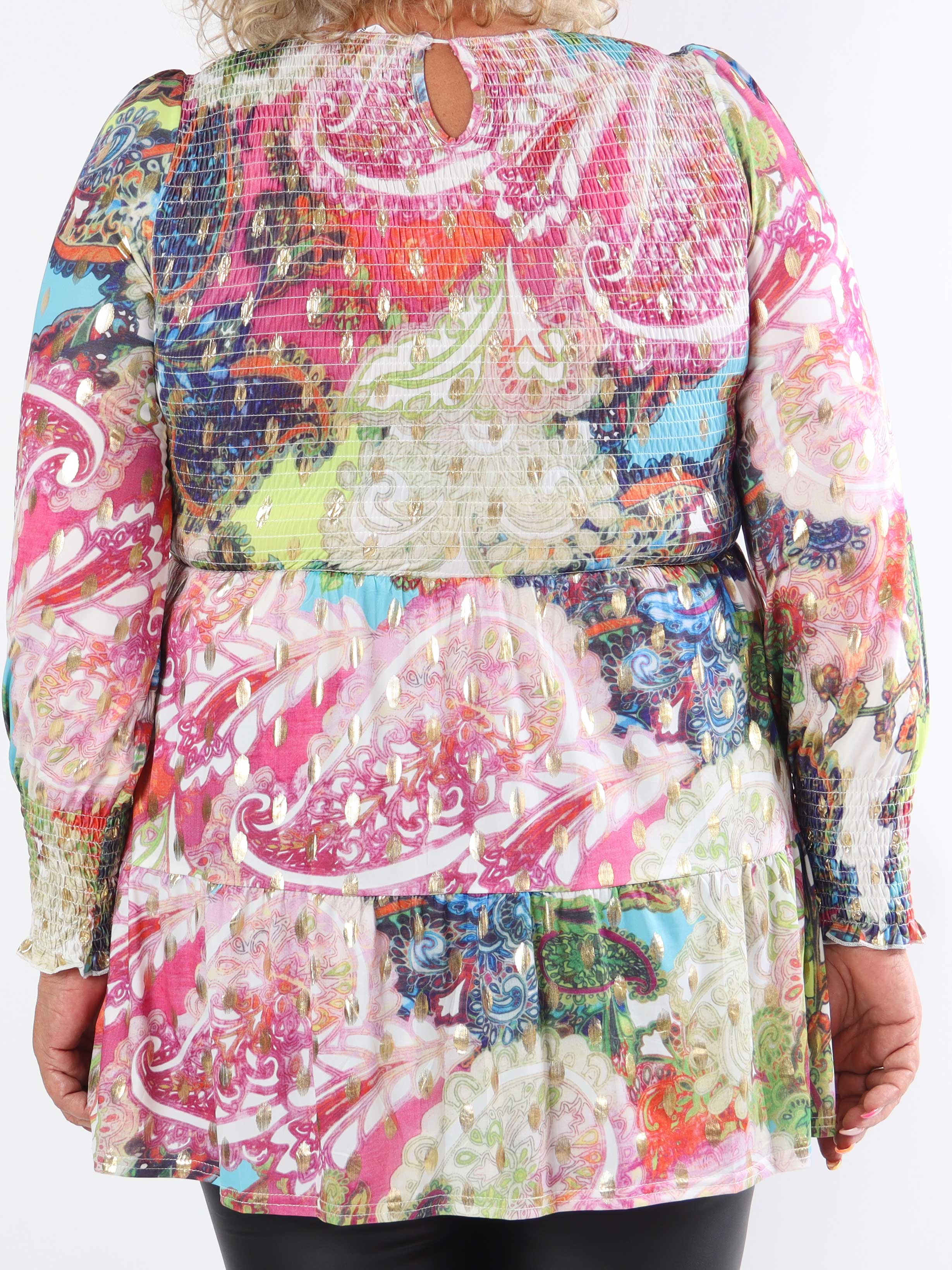 Kelly Elements Shirt - Elastisk blus i plus size-modell med smock över bröstet