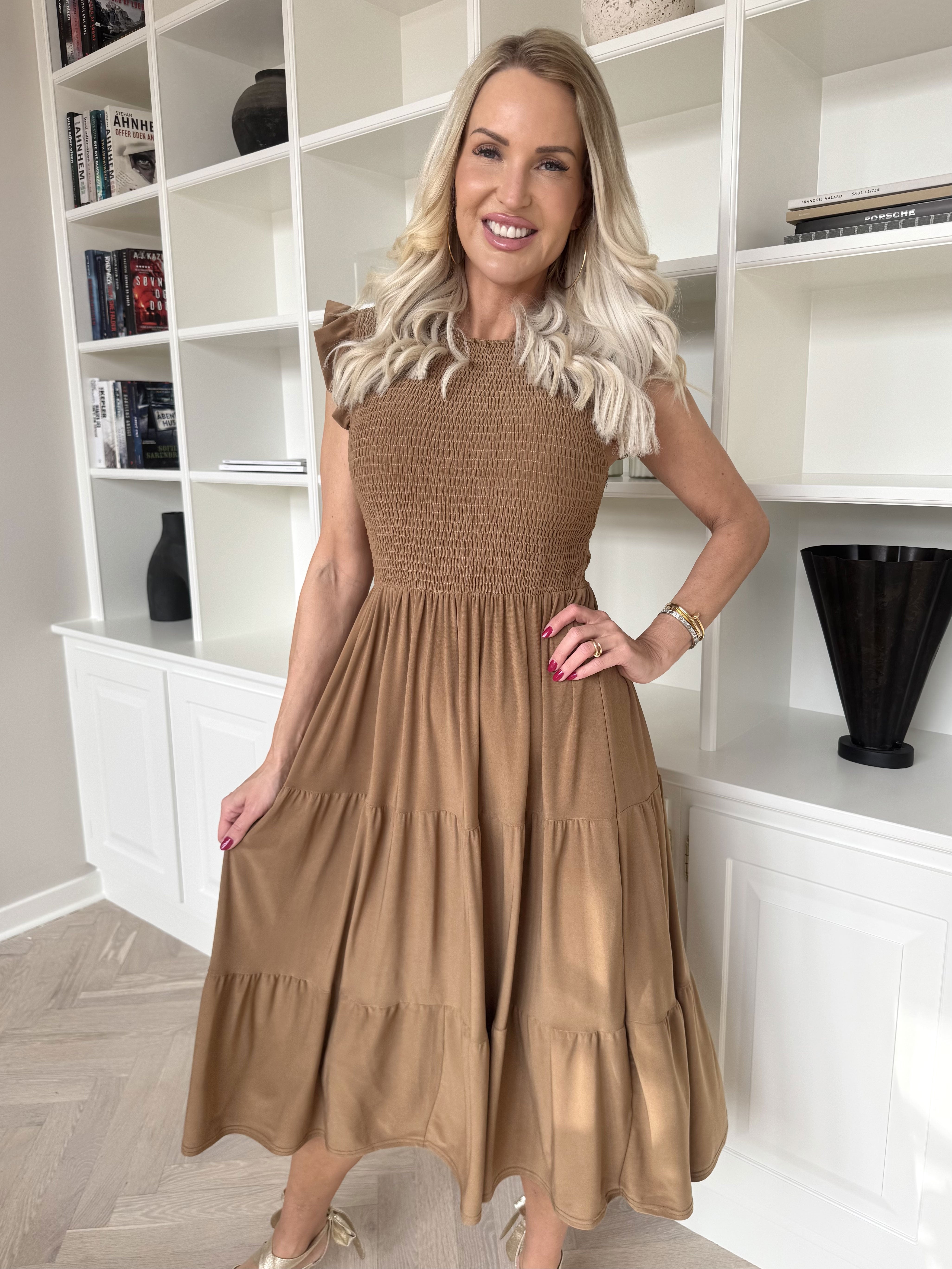 Kelly Sleeveless - Elastisk klänning med smockat bröst