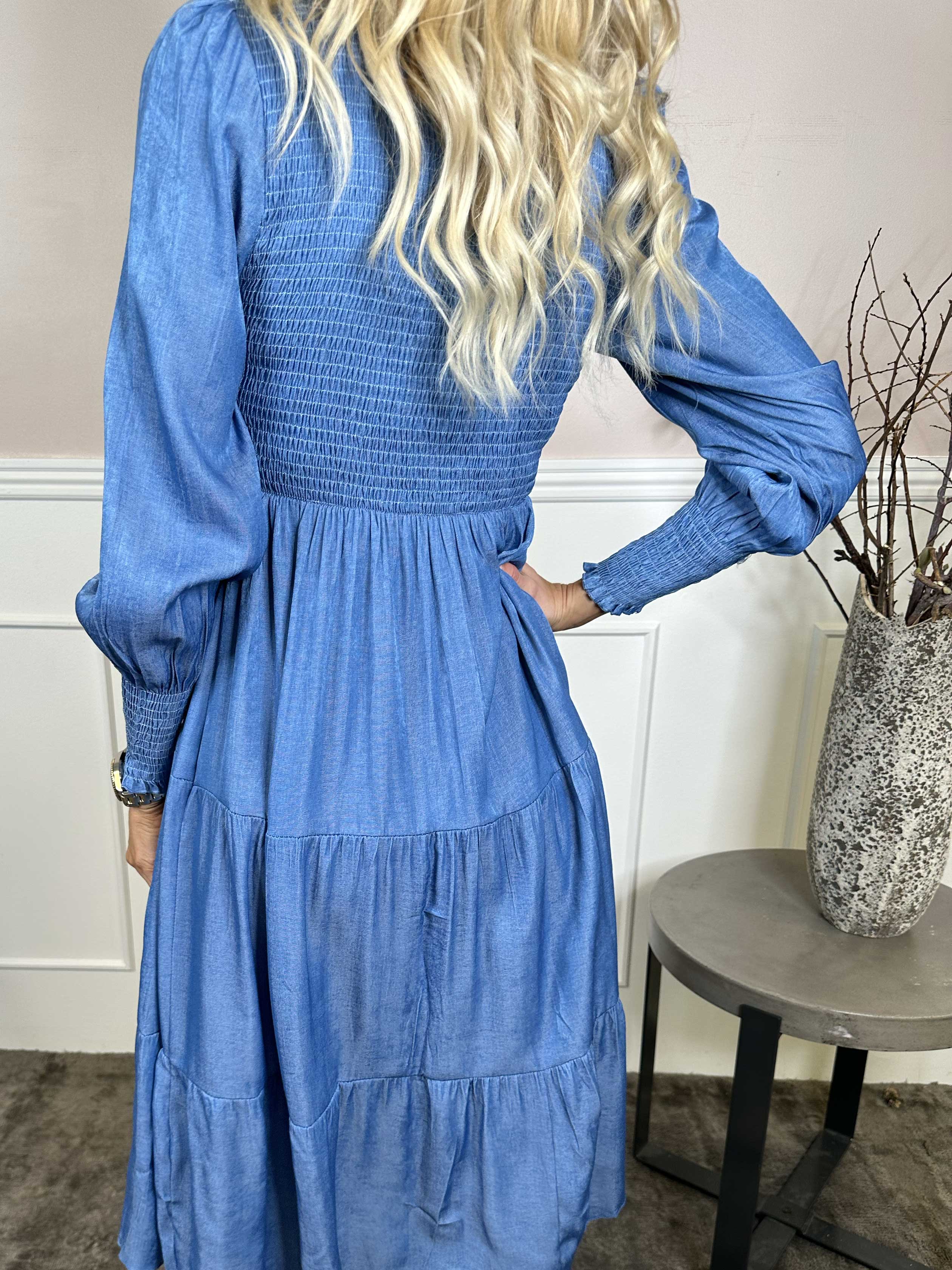 Kelly Denim Long - Klänning med smock över bröstet