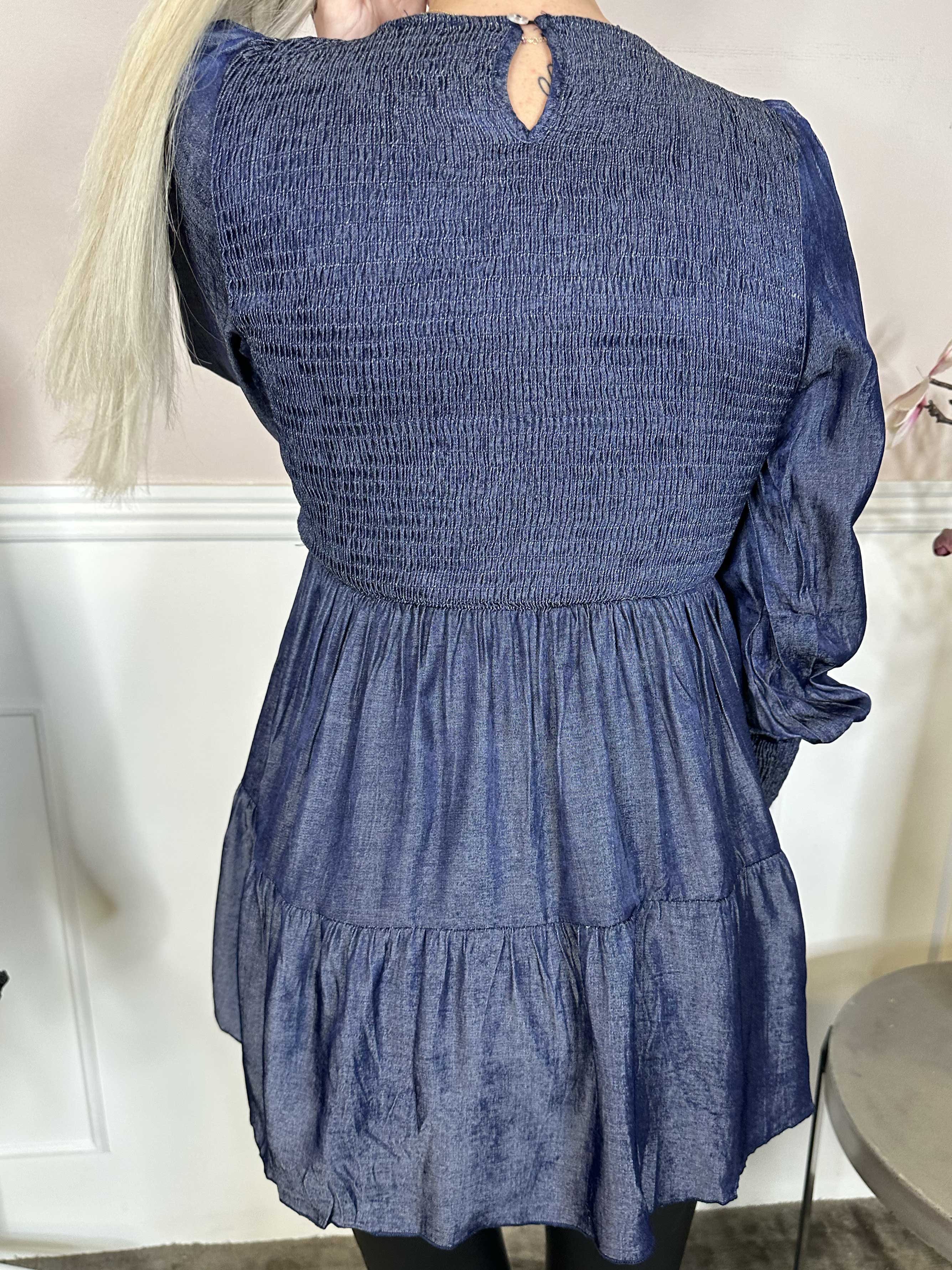 Kelly Denim Shirt - Elastisk blus med smock över bröstet