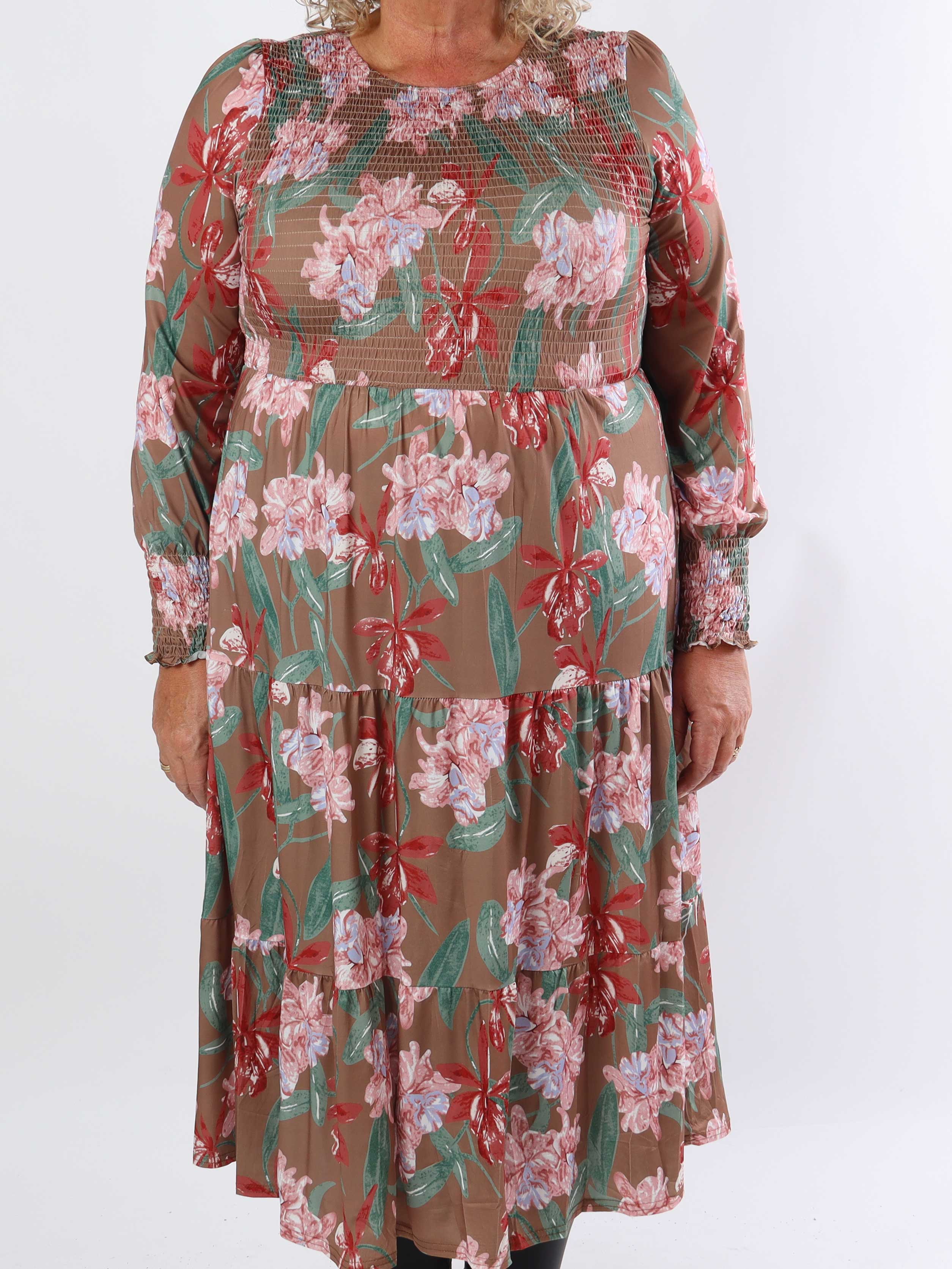 Kelly Flower Dress - Elastisk klänning i plusstorlek med smock över bröstet