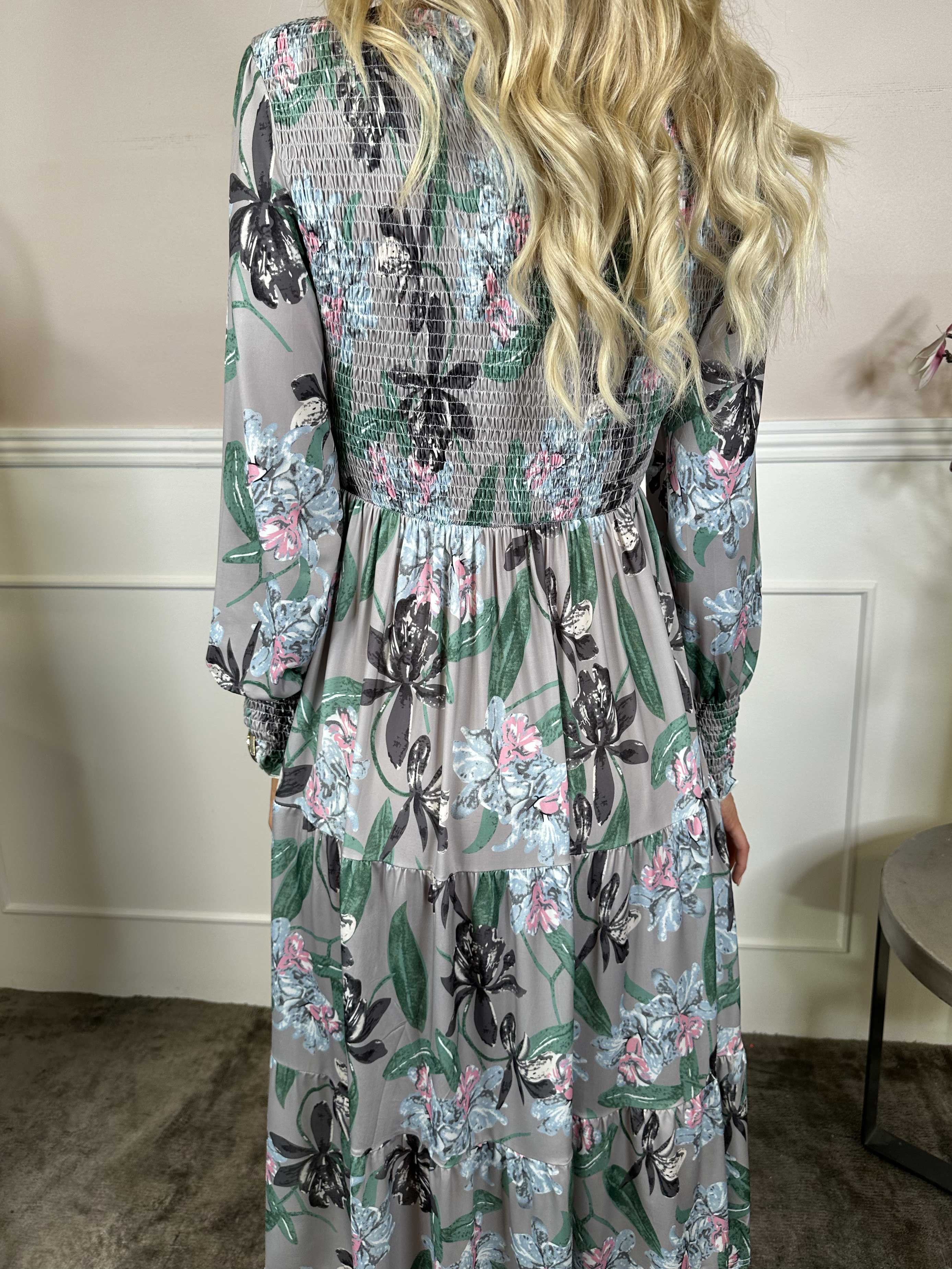 Kelly Flower Dress - Elastisk klänning med smock över bröstet