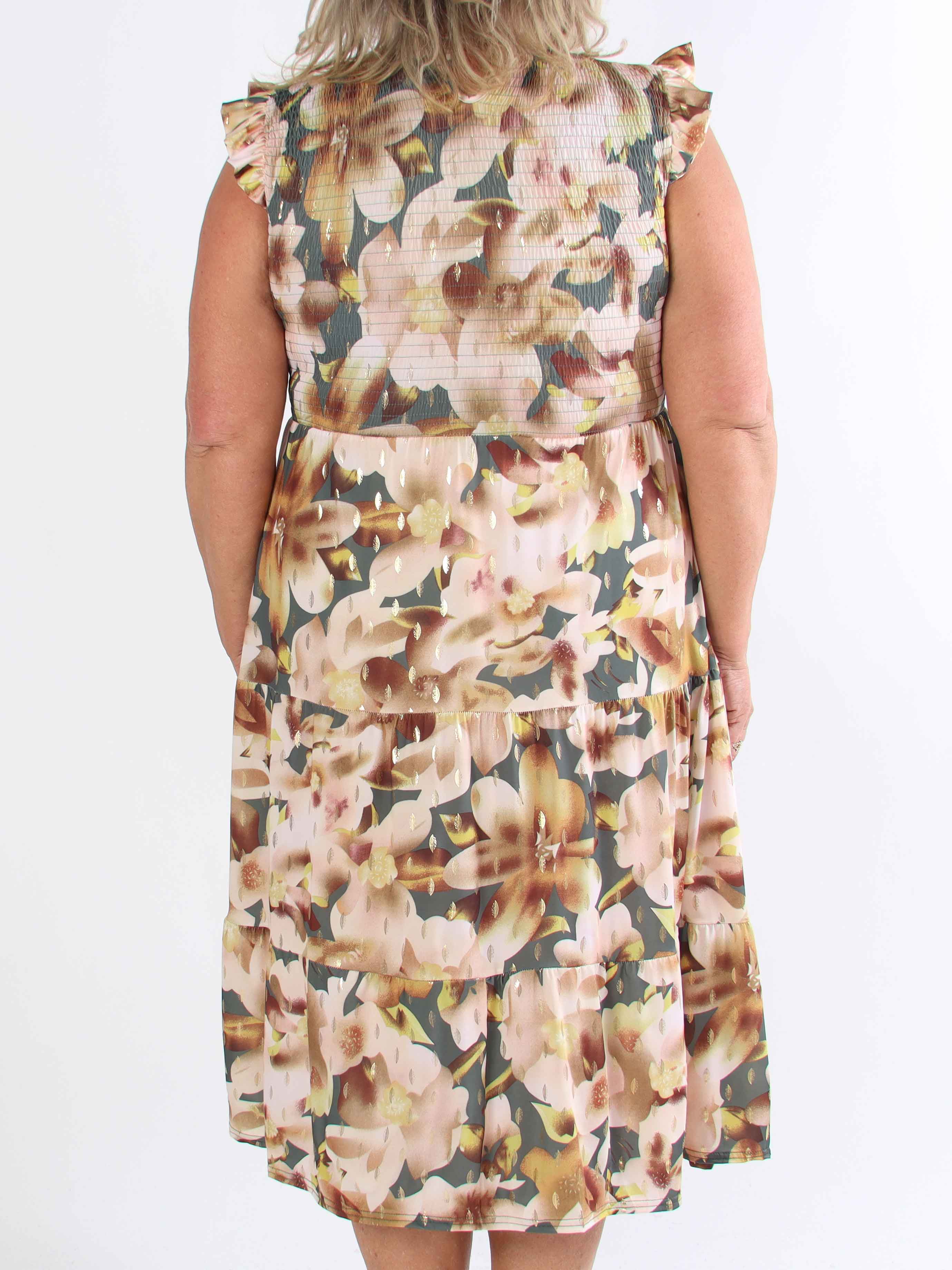 Kelly Floral Sleeveless - Blommig plus size-klänning med smockat bröst