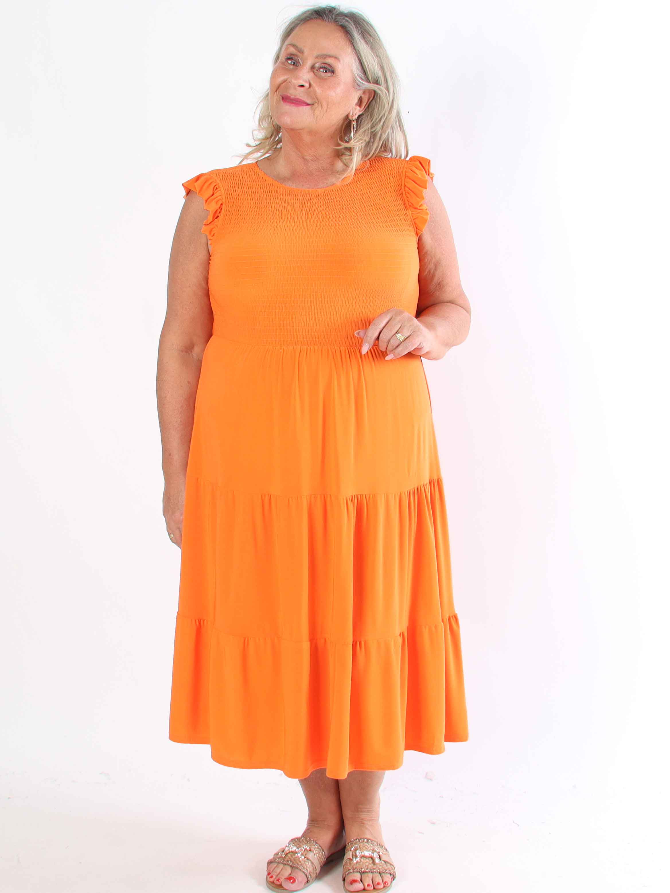 Kelly Sleeveless - Elastisk plus size-klänning med smockat bröst