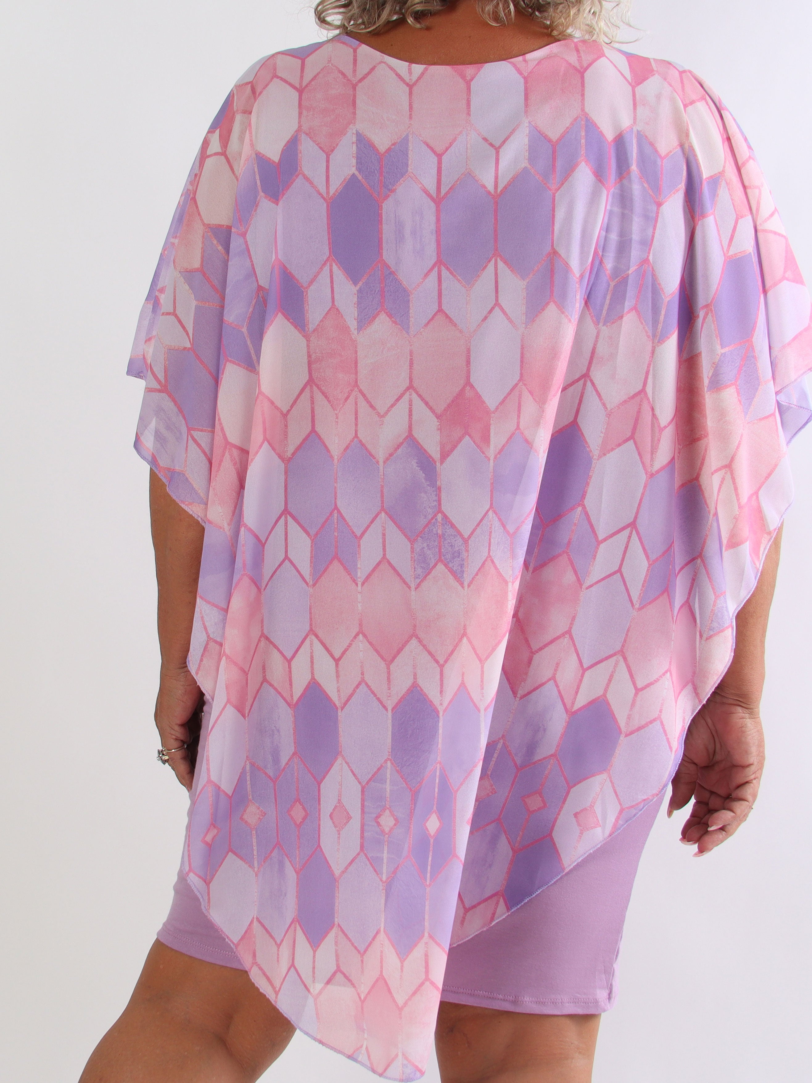 Kenya Pattern - Plus size kjole med et let mønstret chiffonstykke