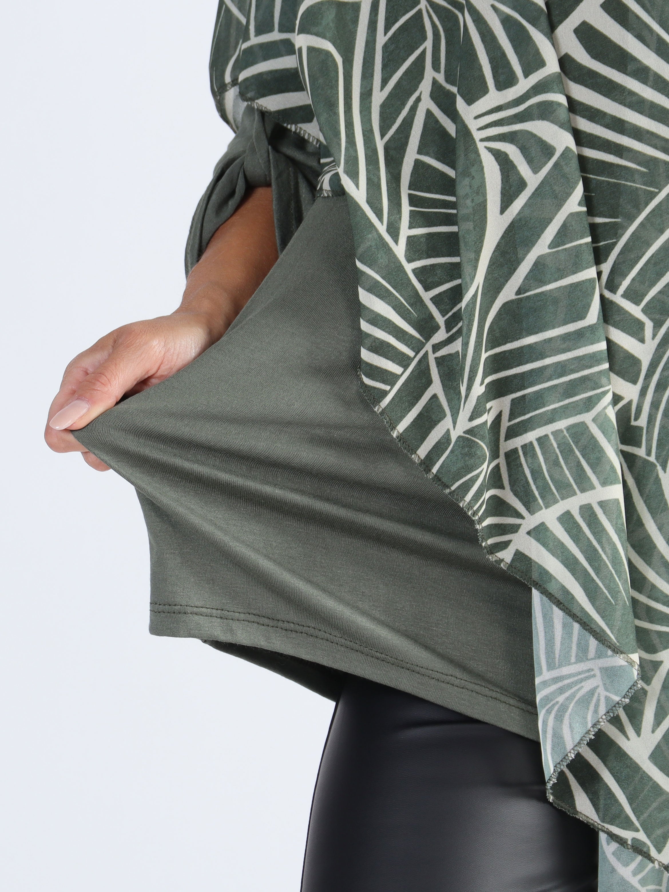 Kenya Pattern Shirt - Mönstrad plus size tunika med chiffonglager