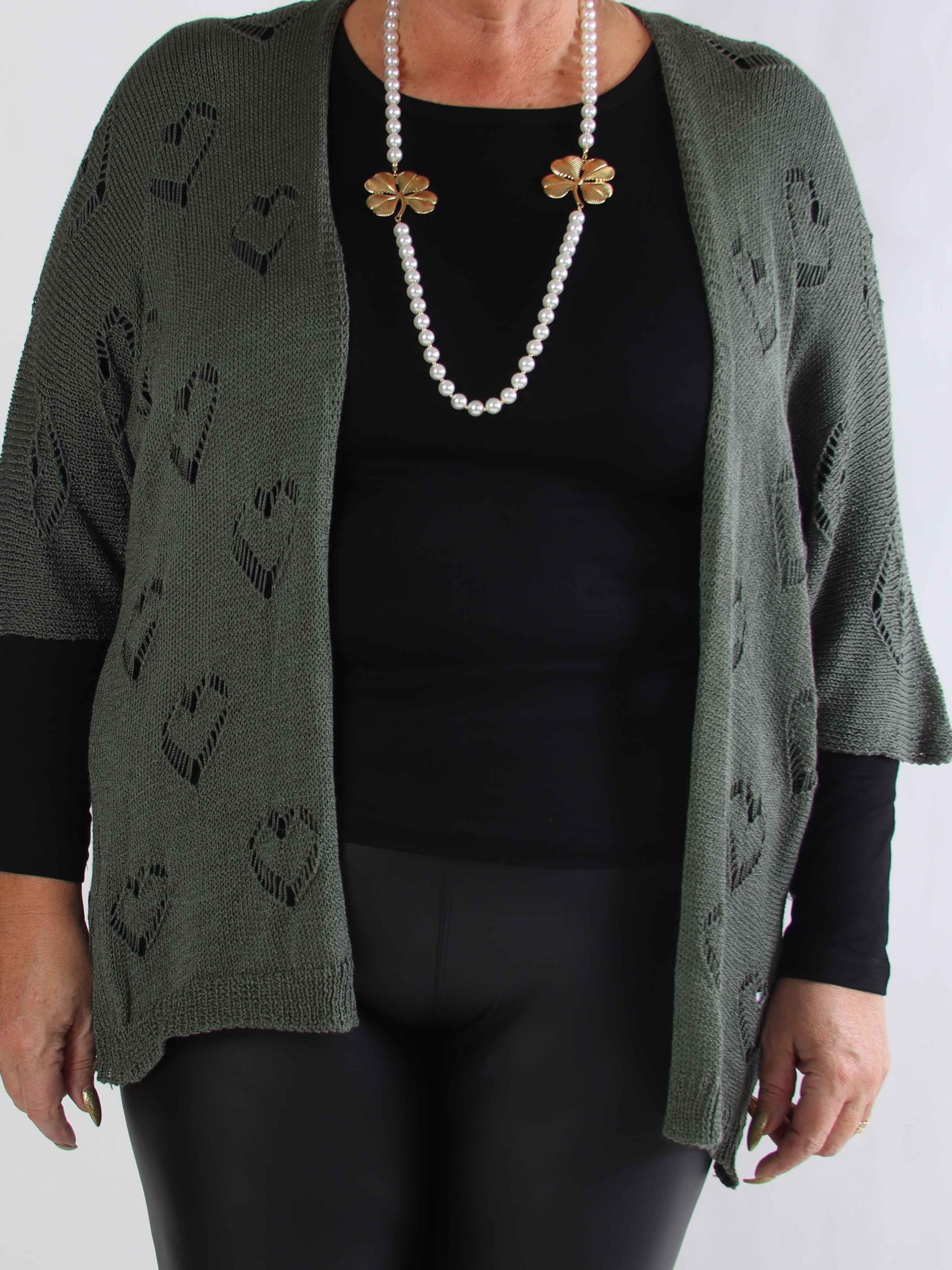 Kerry - Plus size strikcardigan med fint hullet hjertemønster