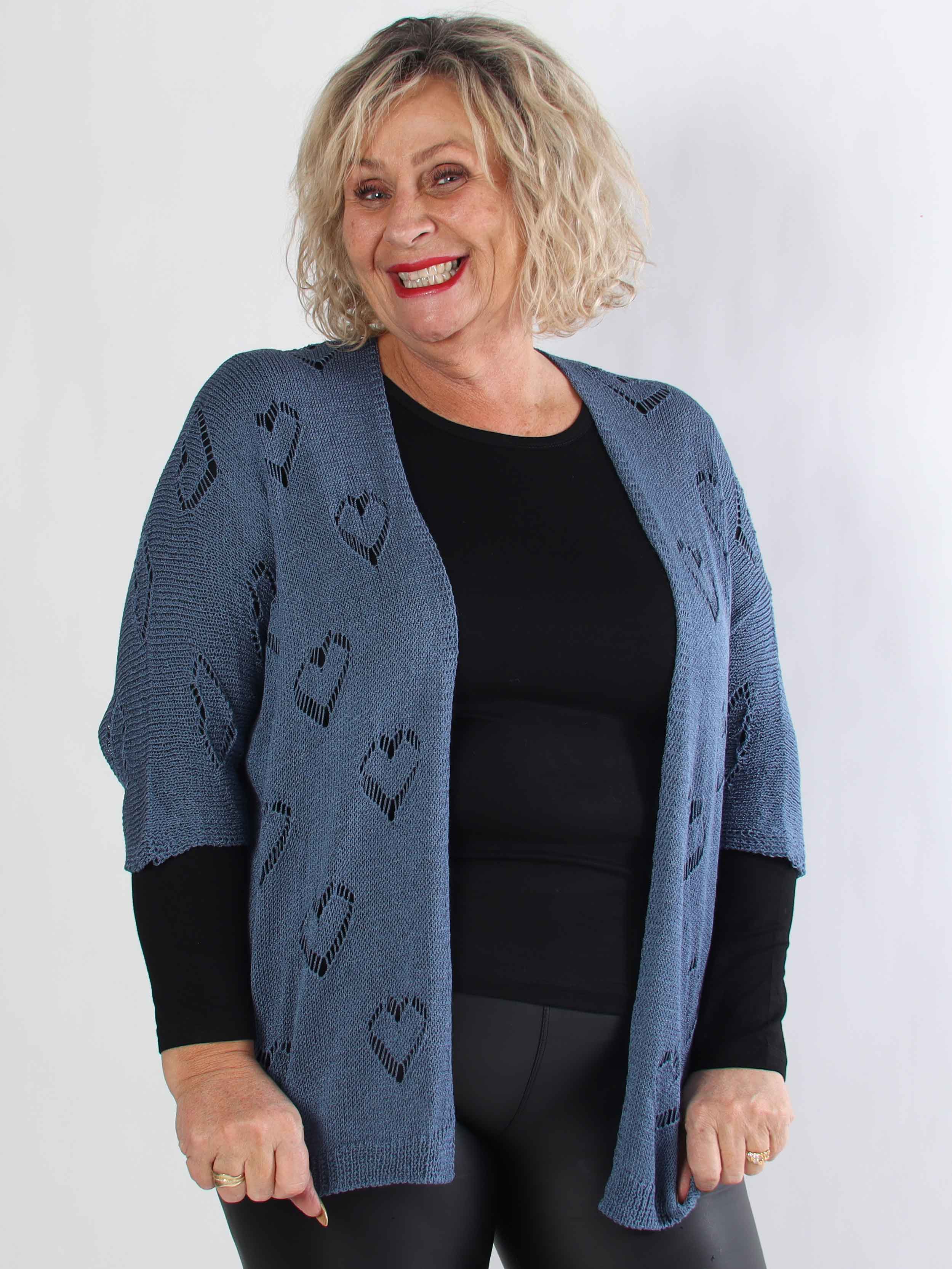 Kerry - Plus size strikcardigan med fint hullet hjertemønster