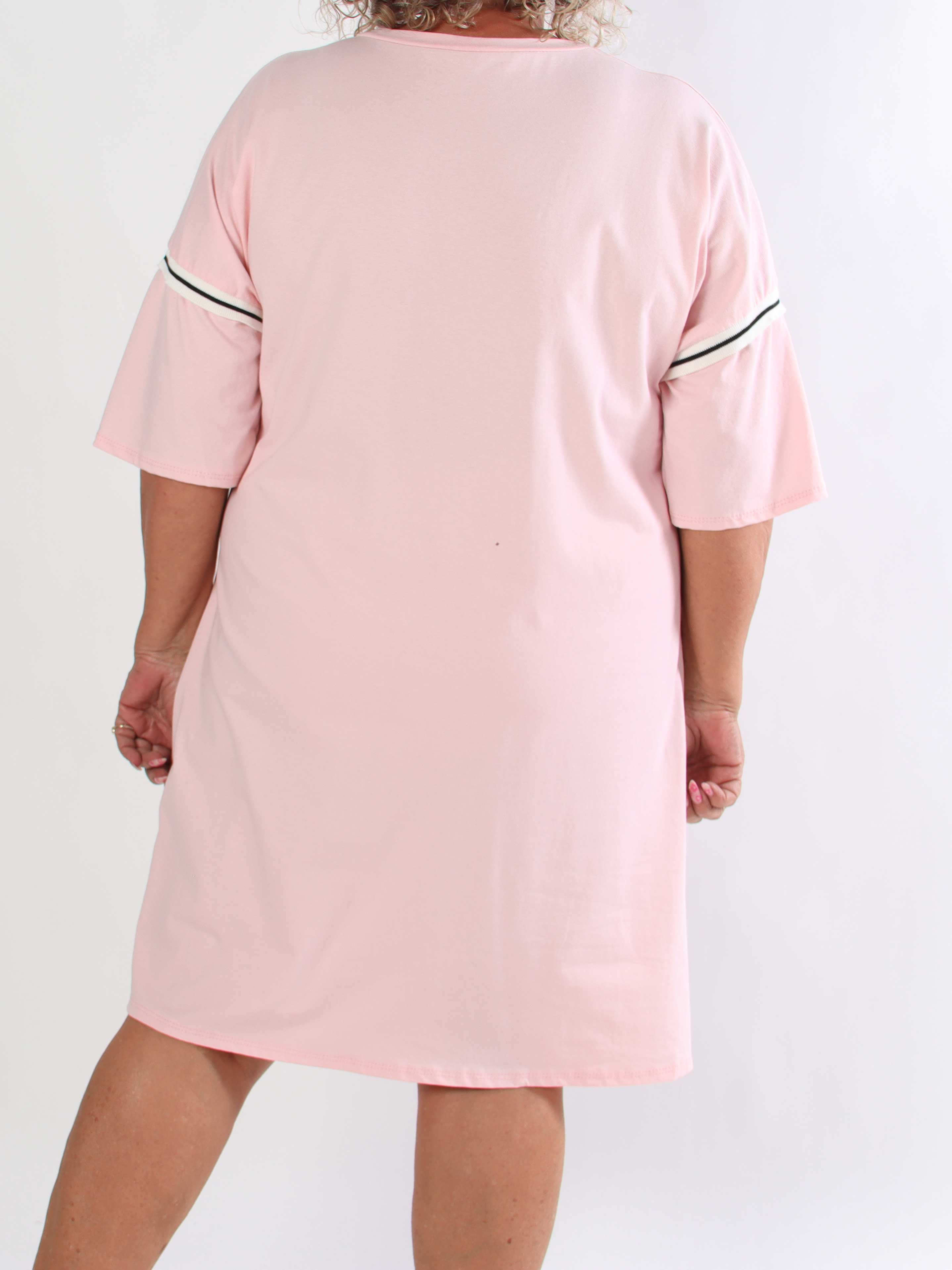 Lana - Plus size t-shirtklänning i mjuk bomull med snyggt