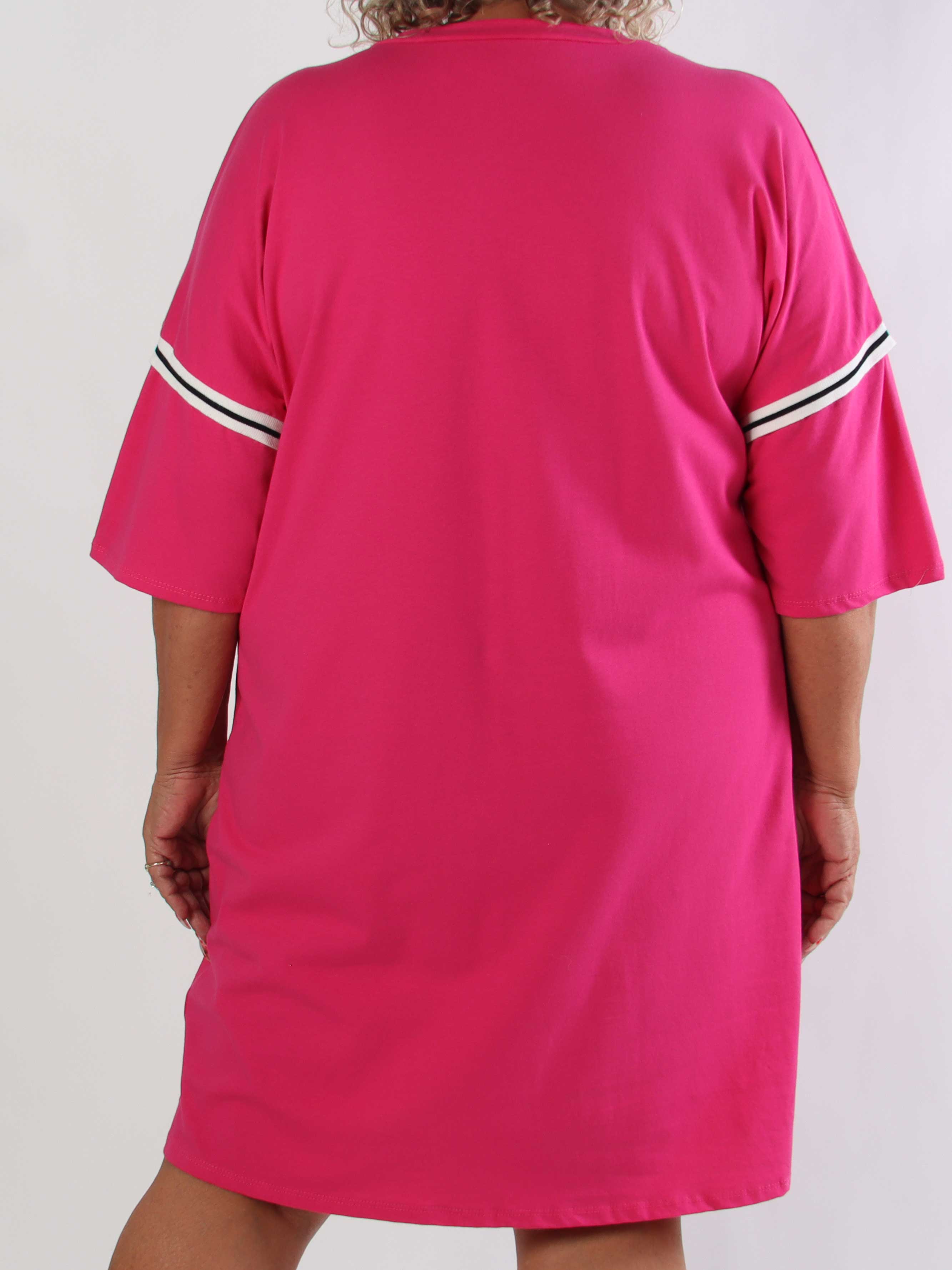 Lana - Plus size t-shirtklänning i mjuk bomull med snyggt