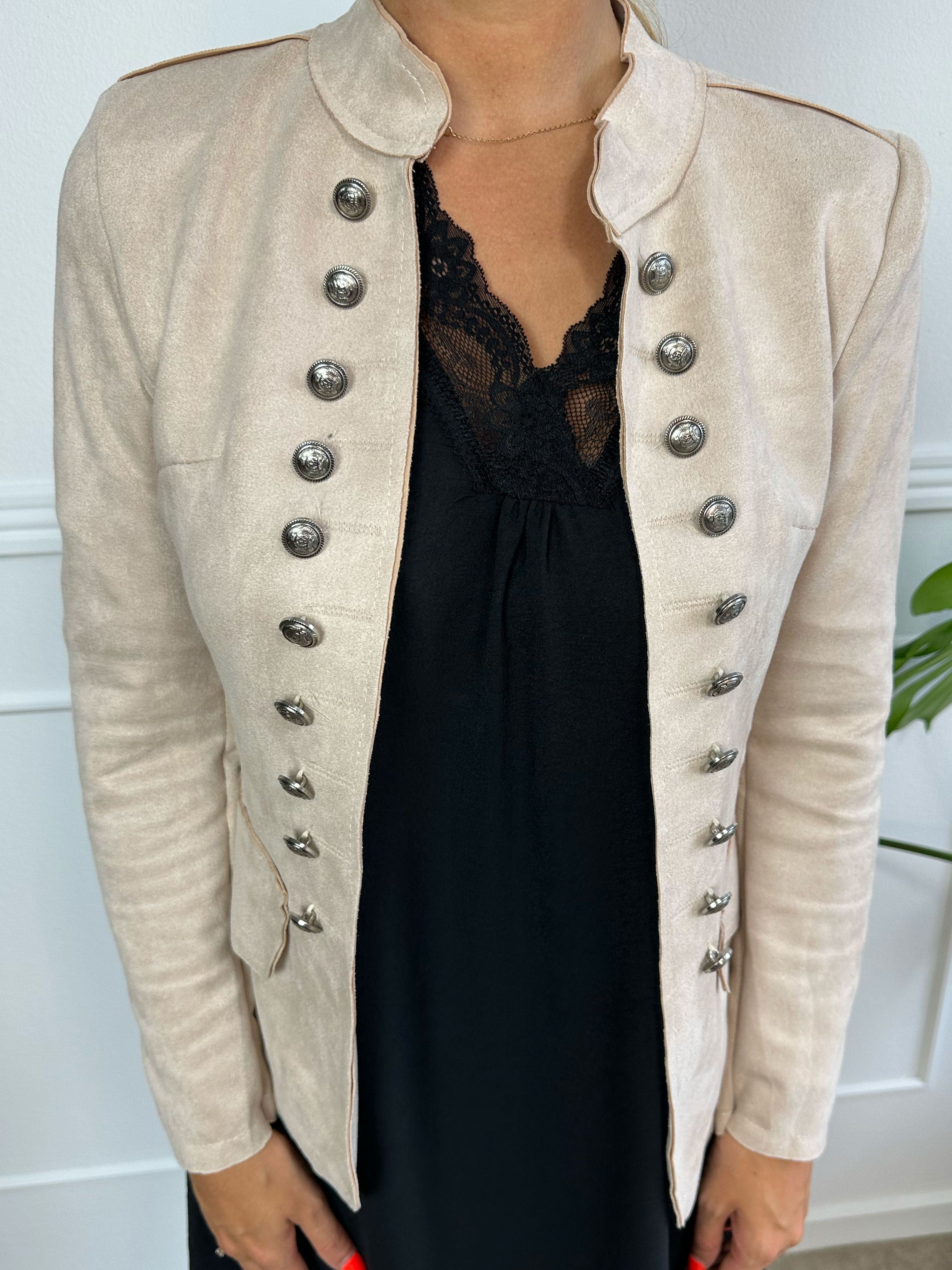 Larissa - Fin kavaj i mockaimitation med knappar