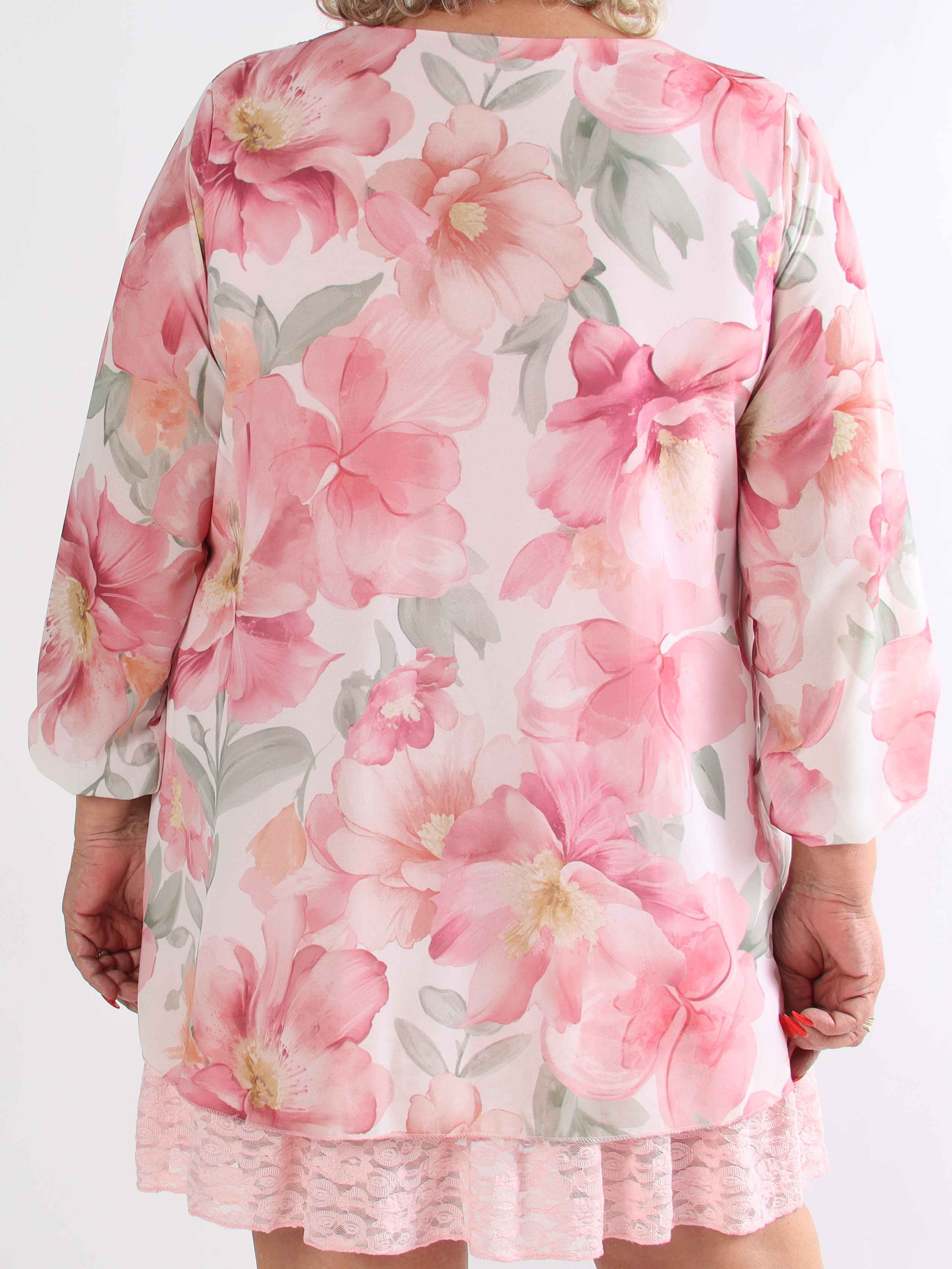 Lauren - Blommig plus size chiffongklänning med tunika och spetskant