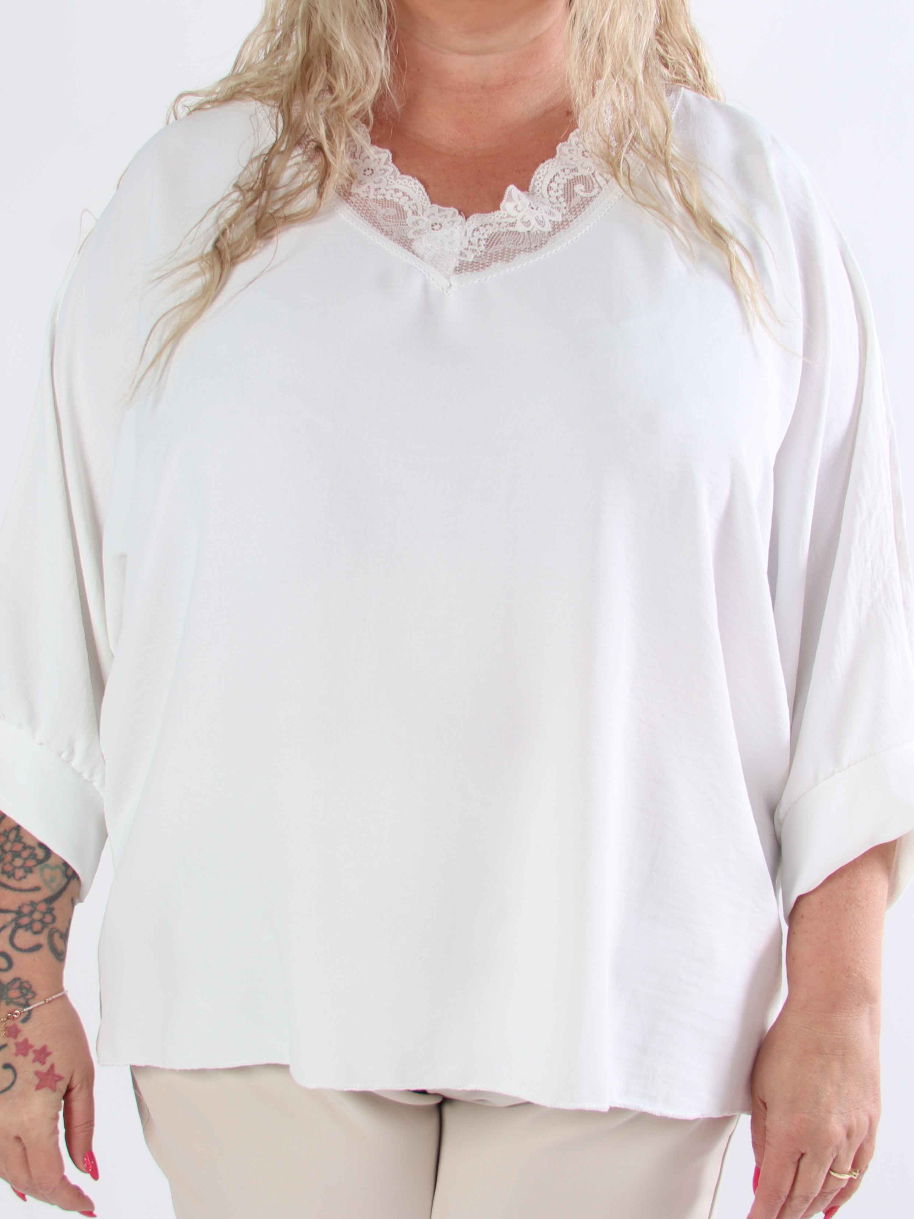 Leonora - Plus size-tunika med fladdermusärmar och spets