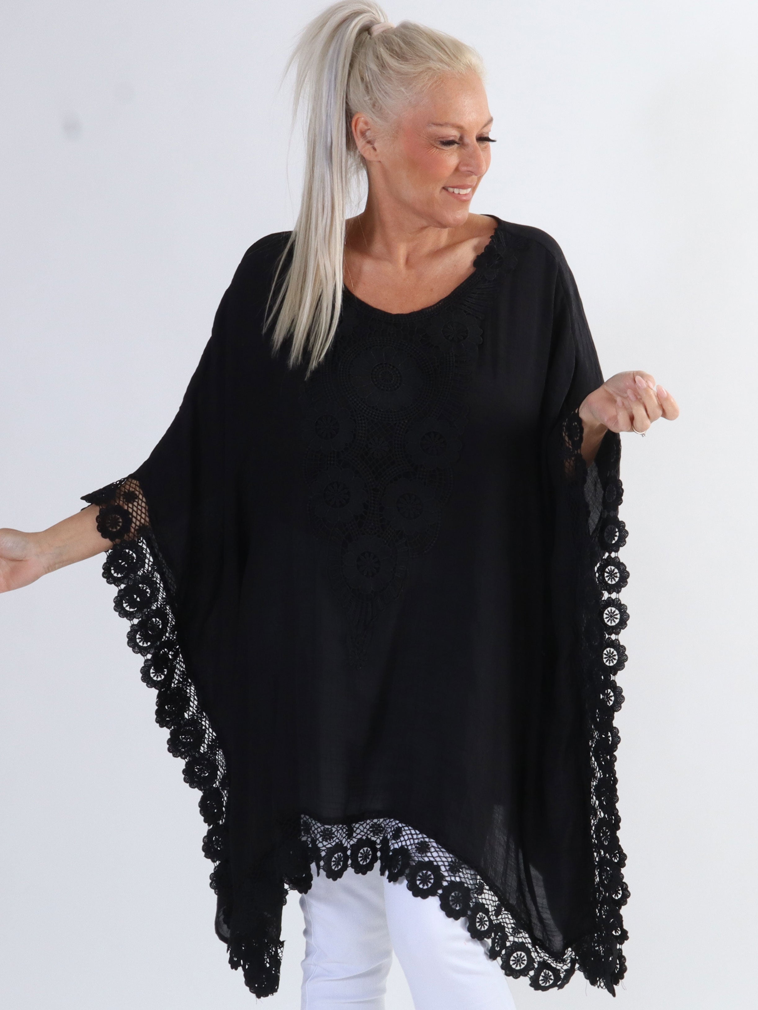 Leslie - Vacker plus size tunika med spetskanter