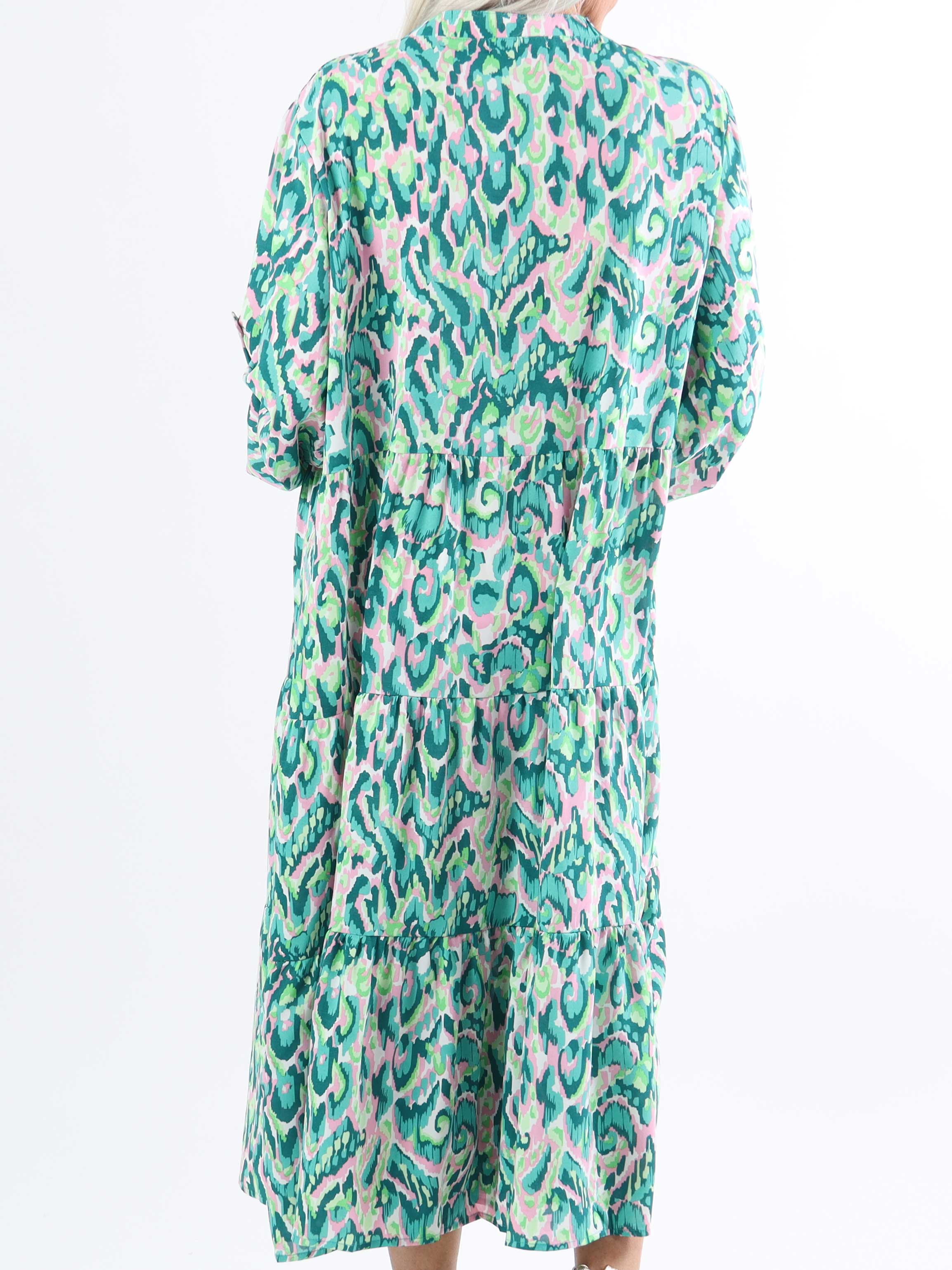 Lia - Mönstrad färgad plus size-klänning med lager-på-lager-look