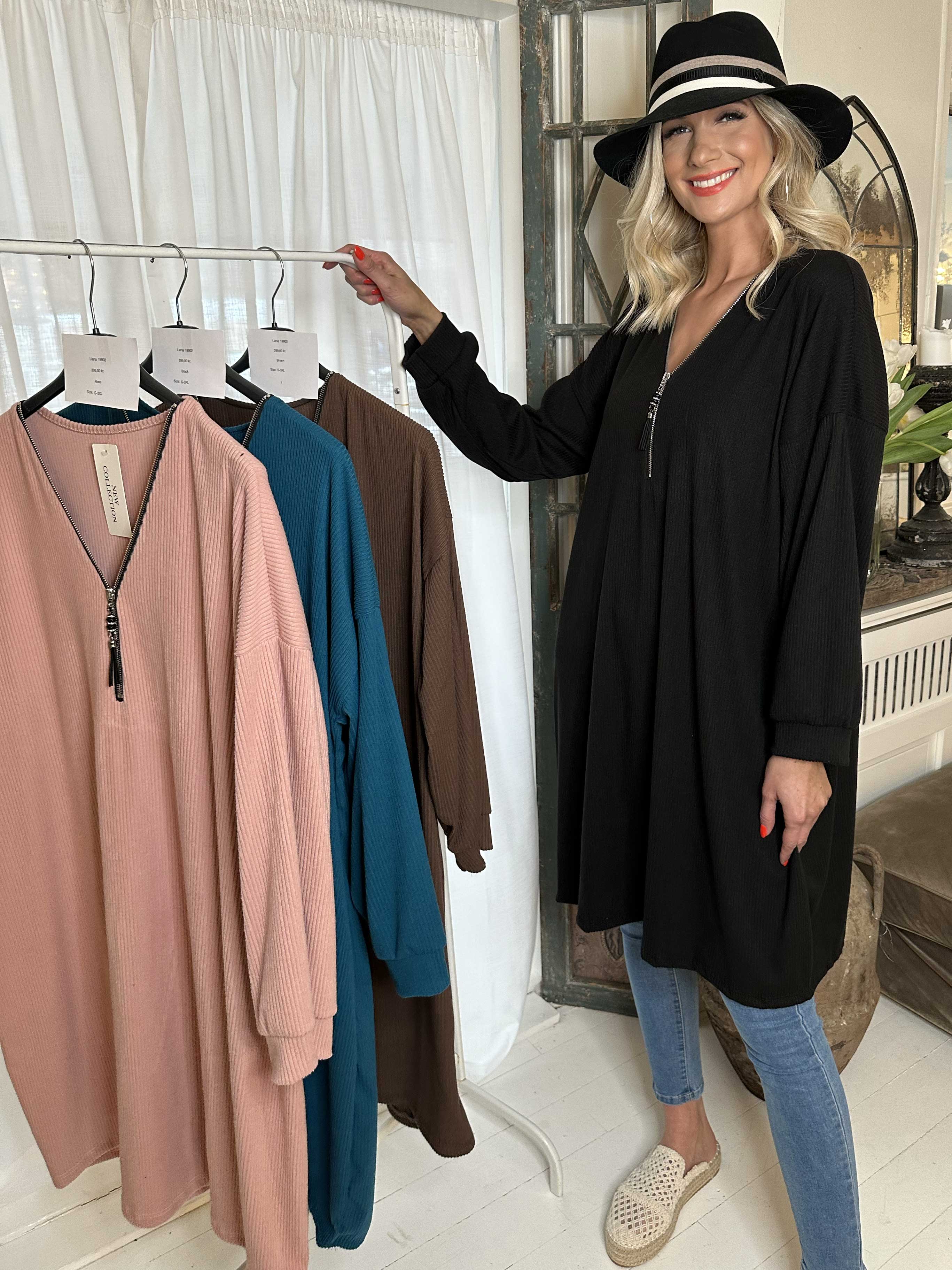 Liana - Mjuk ribbad klänning med dragkedja