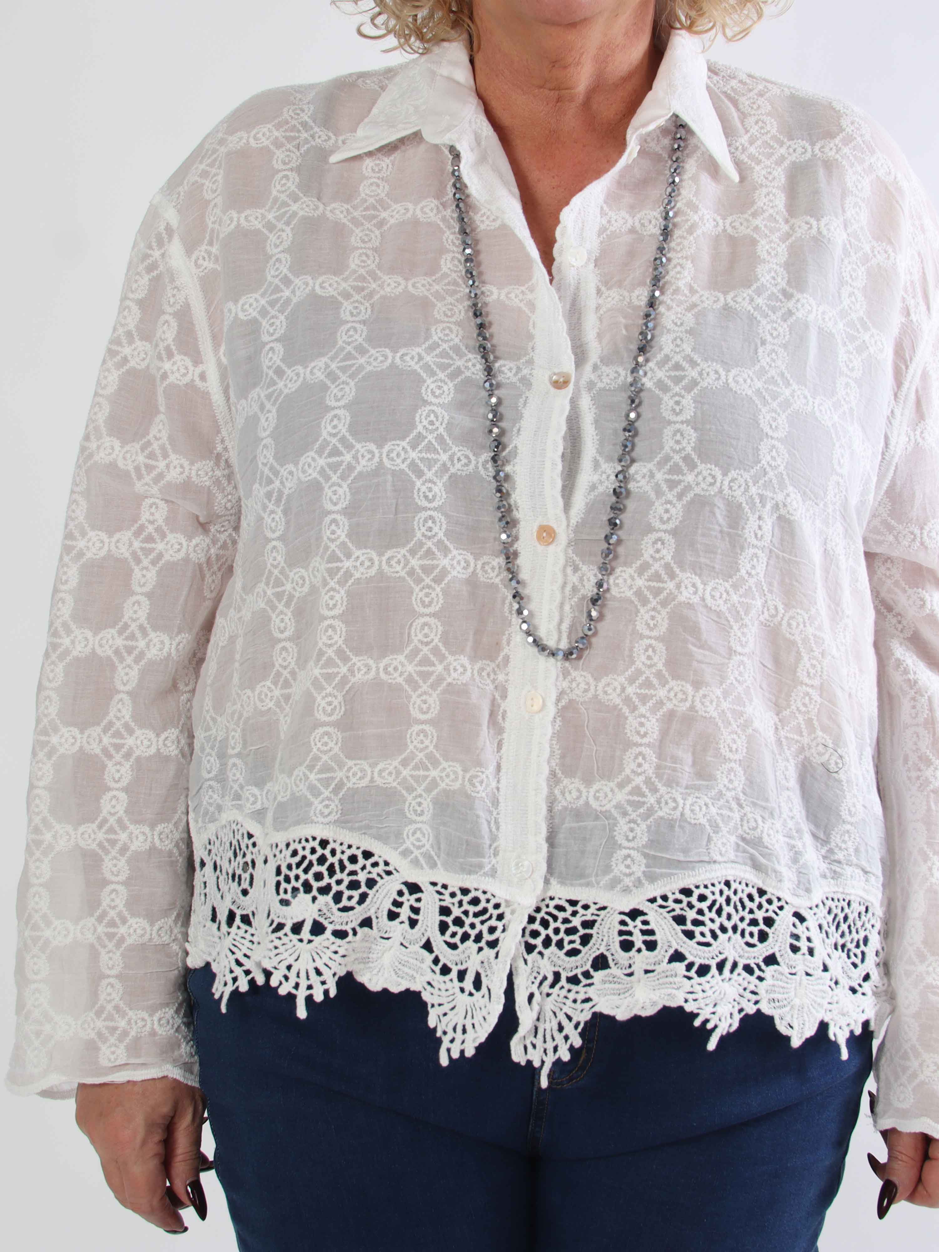 Litzy - Plus size bomuldsskjorte med fine broderier og blondekant