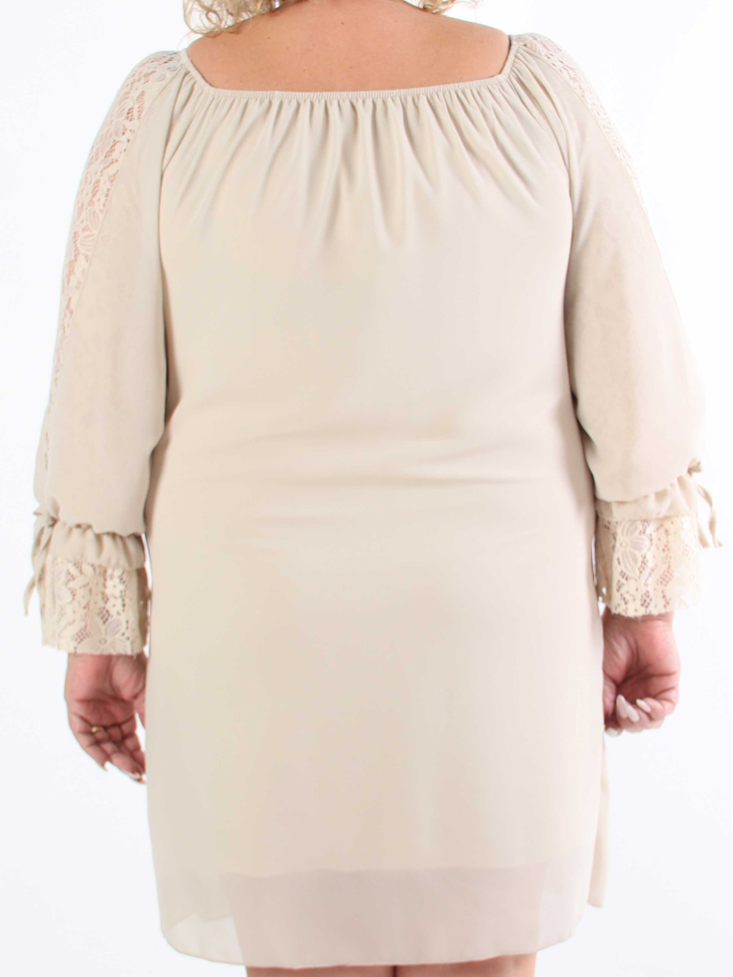 Lupita - Plus size tunikaklänning med spetsärmar