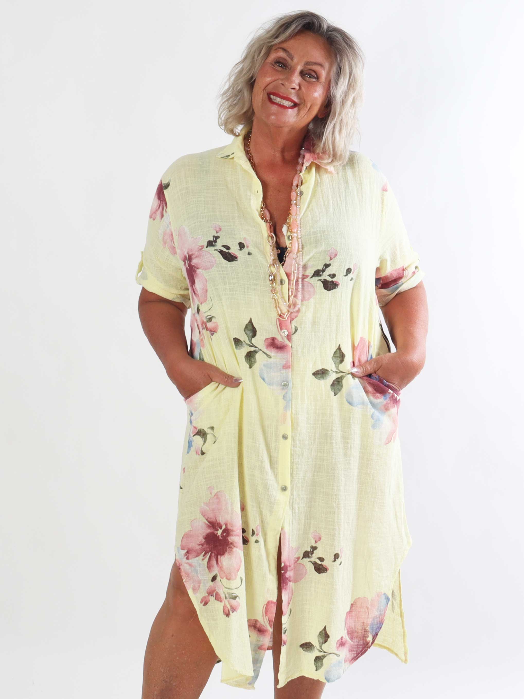 Maissa - Lang plus size skjortekjole i bomuld med blomsterprint