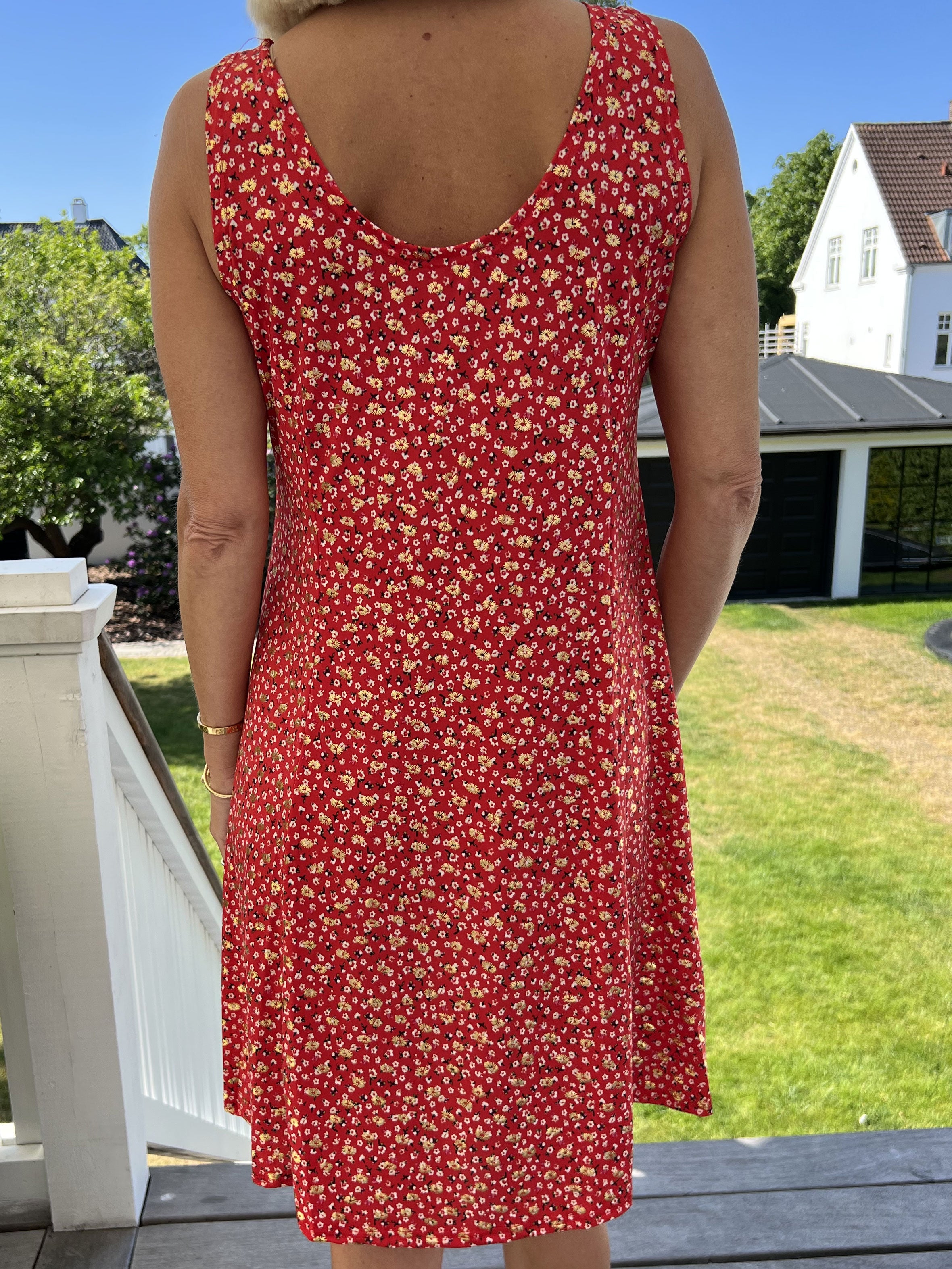 Maj Gold Flower - Söt elastisk sommarklänning med mönster