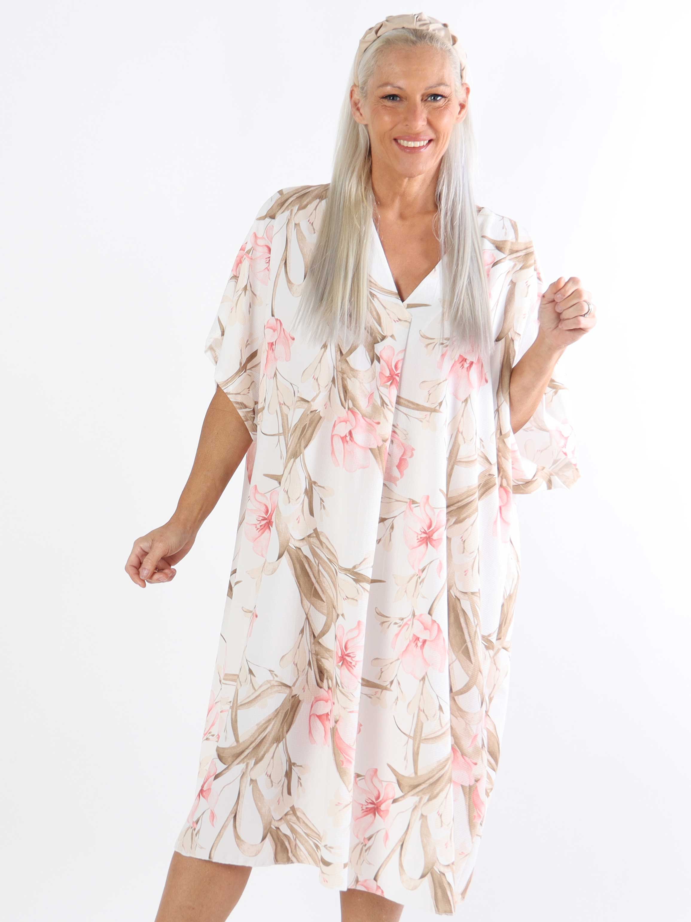 Mallie - Blommönstrad skjortklänning i plus size med v-ringning