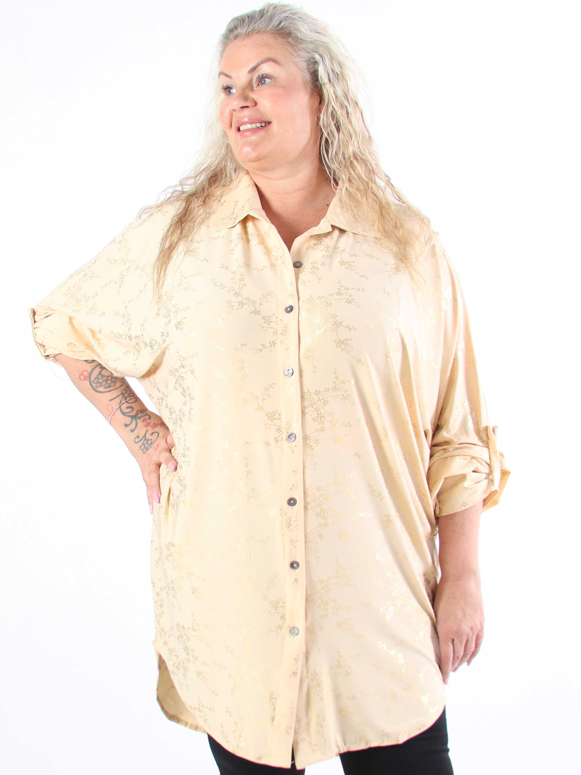 Mia Gold - Skjortklänning i plus size med resår och gulddetaljer