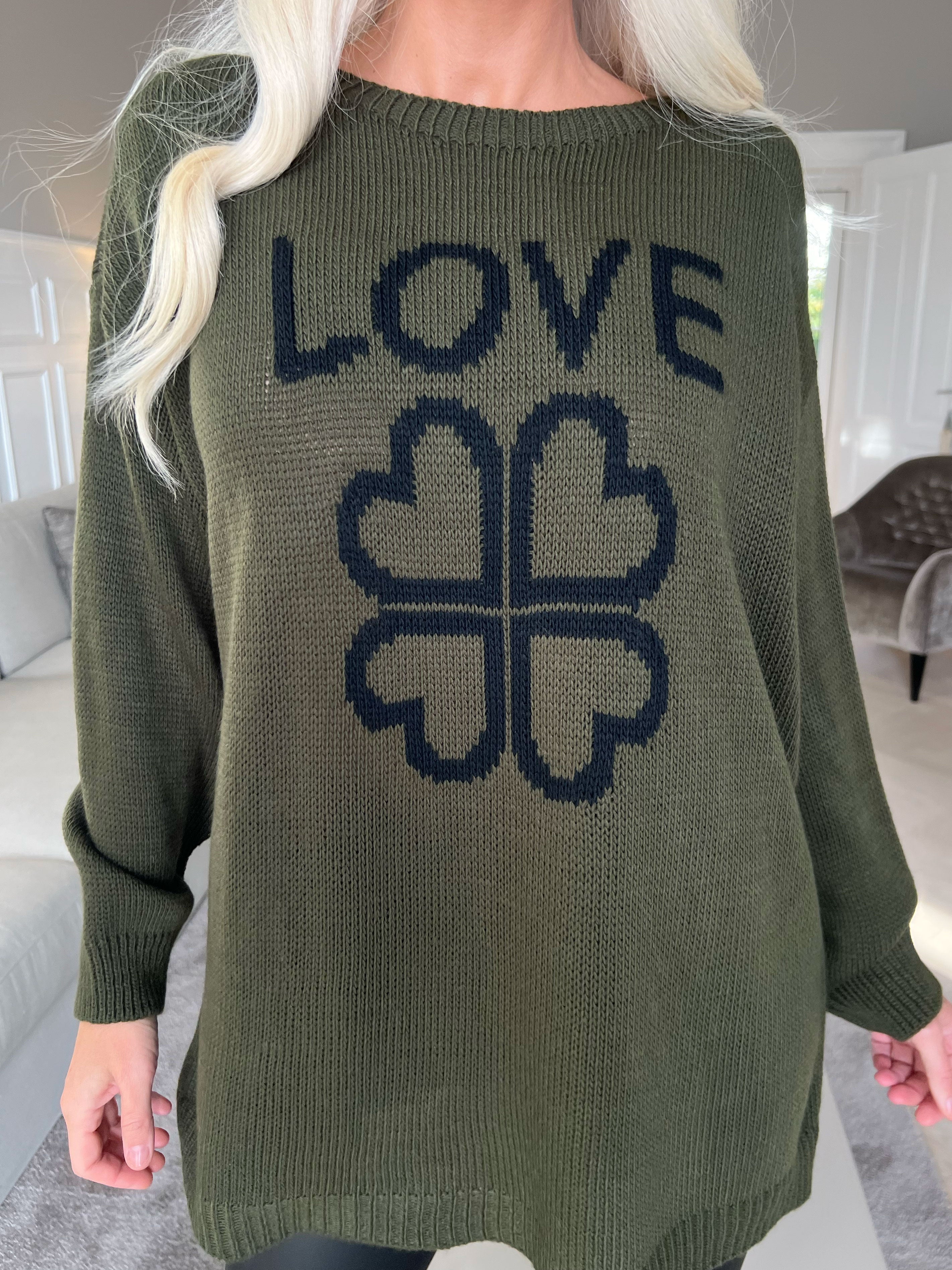Mia - Stickad blus med fyrklövermotiv