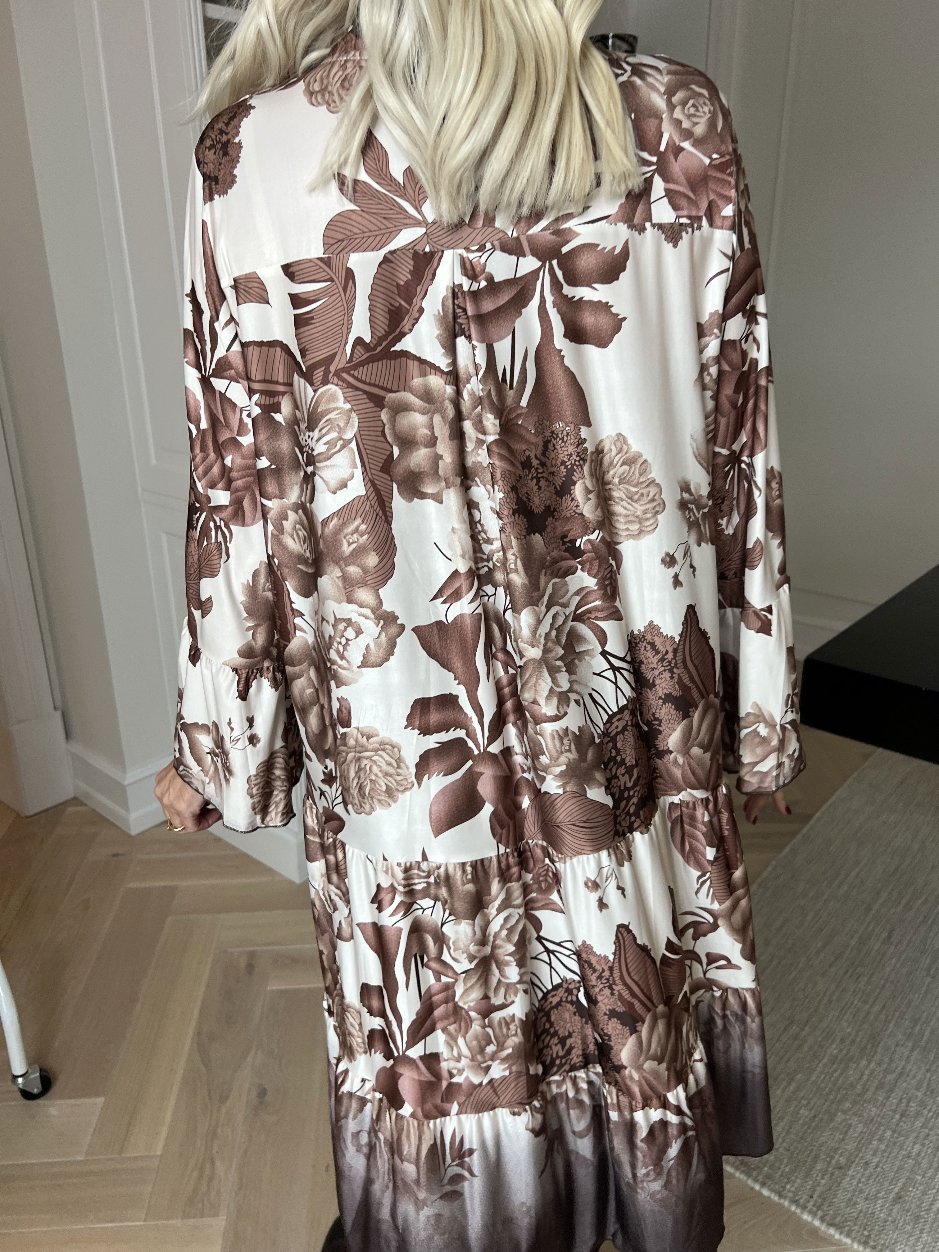 Milania Flower - Elastisk blommig klänning med volanglager
