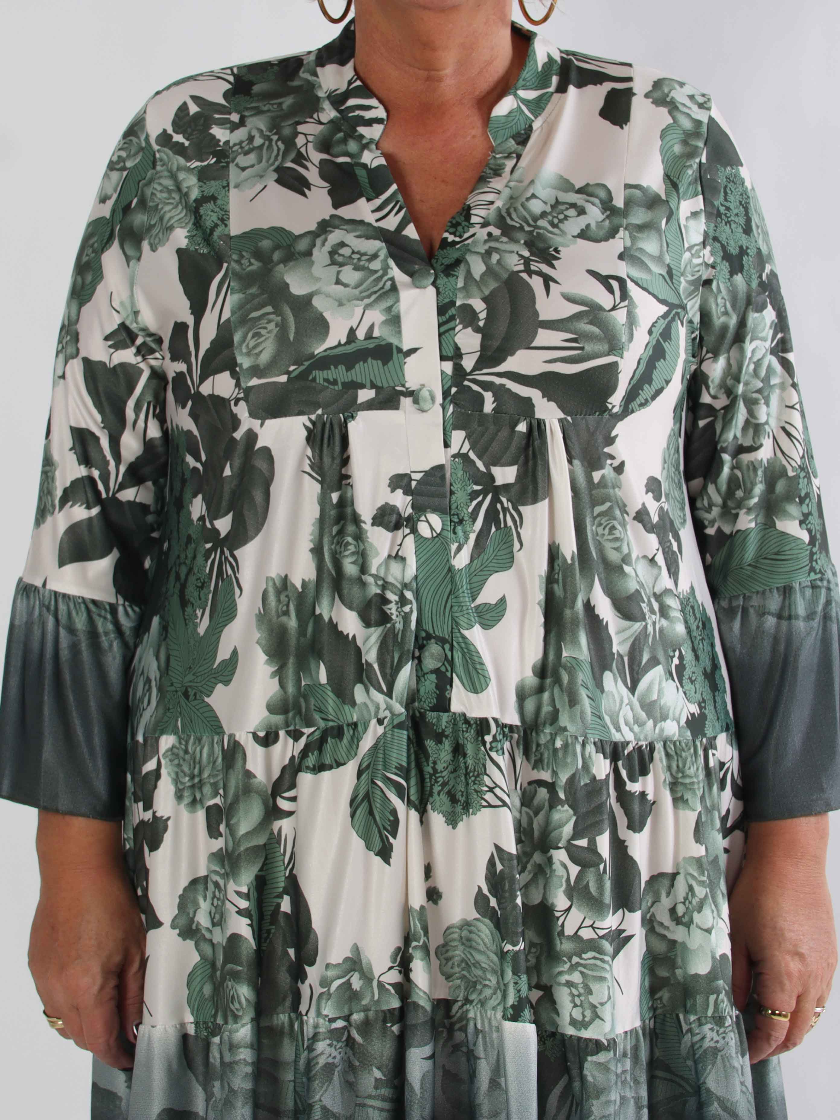 Milania Flower - Elastisk blommig plus size klänning med volanglager