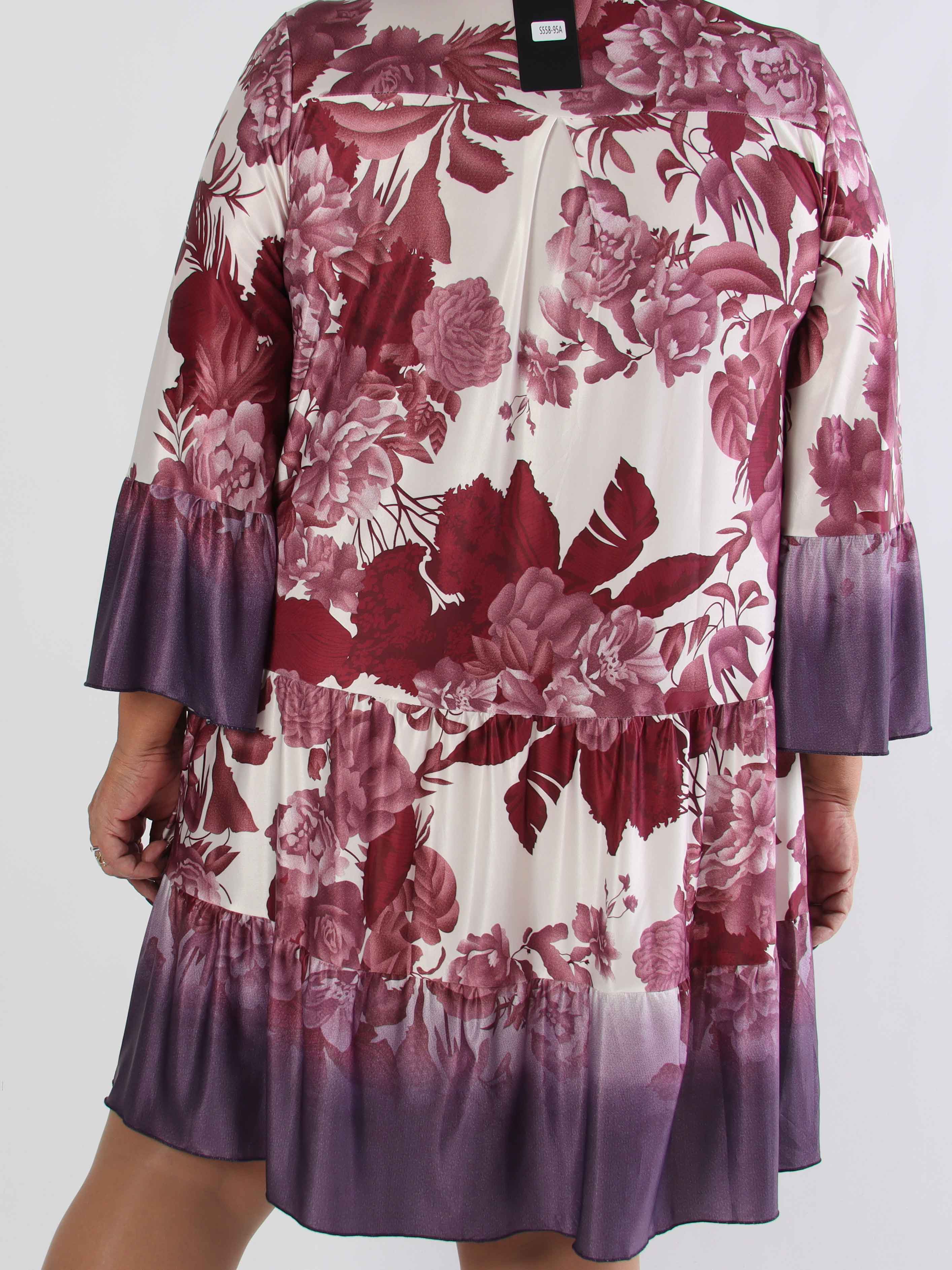 Milania Flower - Elastisk blommig plus size klänning med volanglager