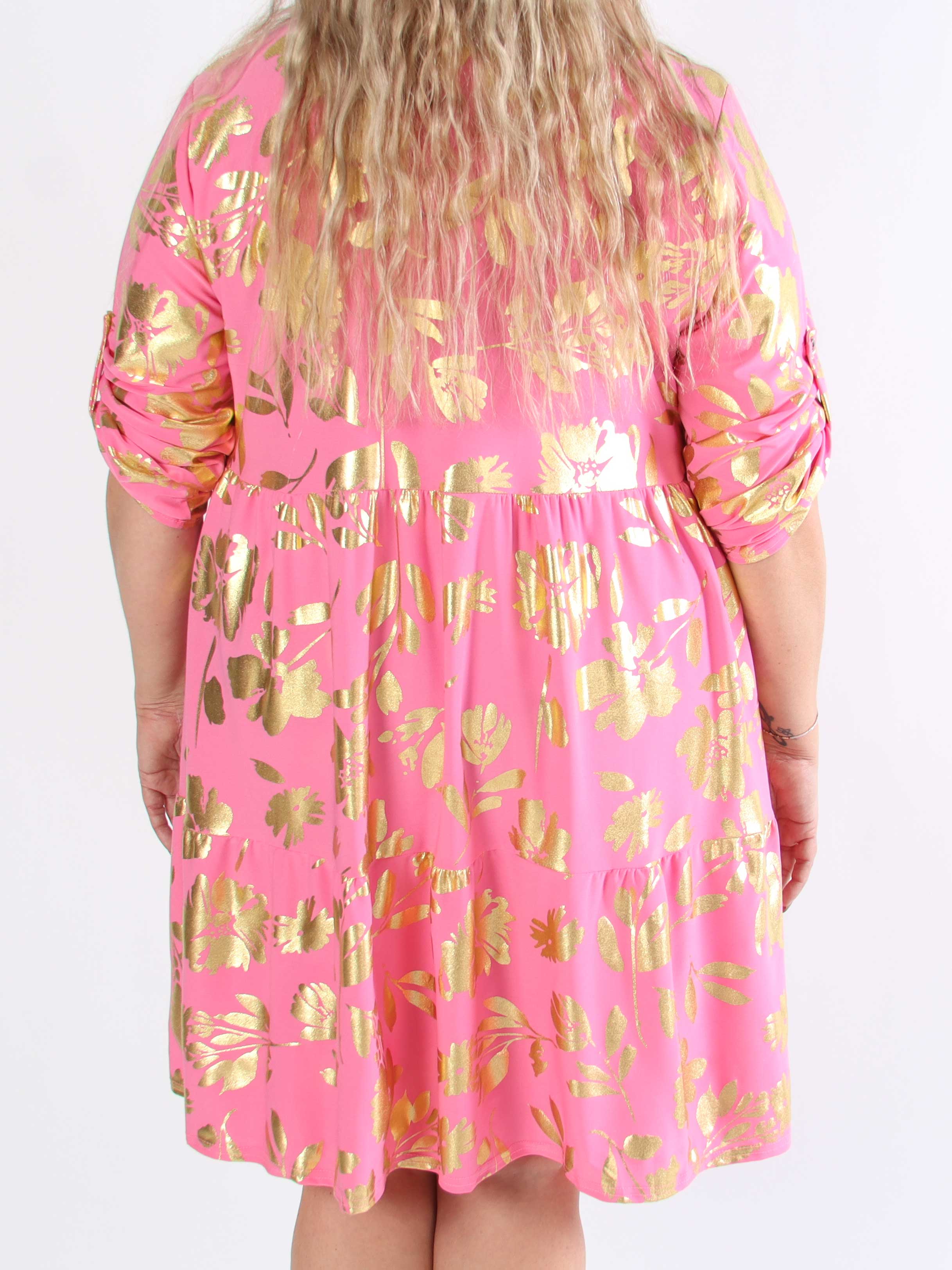 Milano Gold Flower Midi - Plus size-klänning med guldblad och lager-på-lager-look